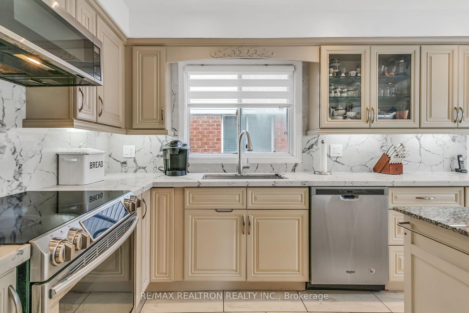 Photo 13 of 89 Beaconsfield Avenue, Brampton, Fletcher's West — HOMEH