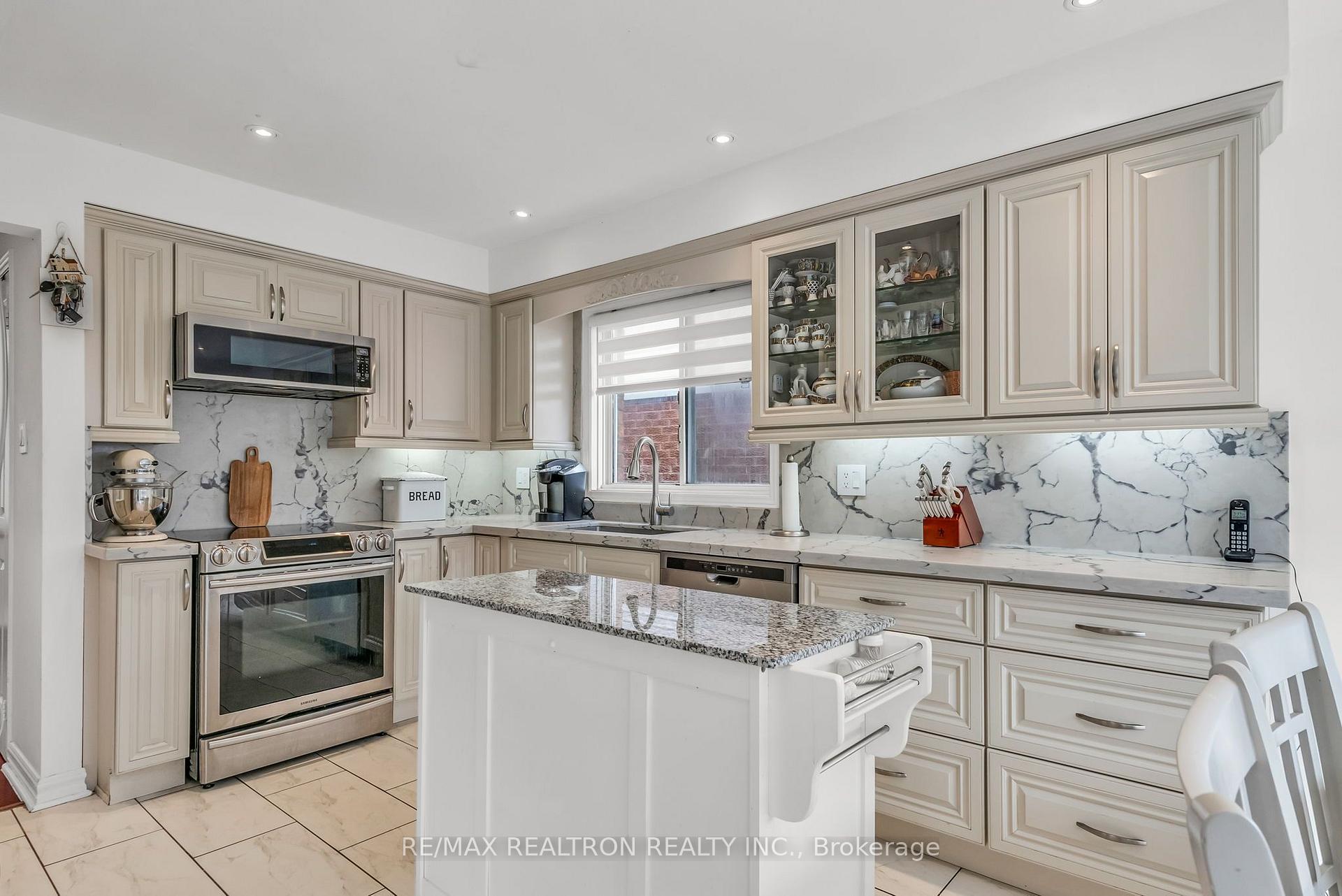 Photo 16 of 89 Beaconsfield Avenue, Brampton, Fletcher's West — HOMEH