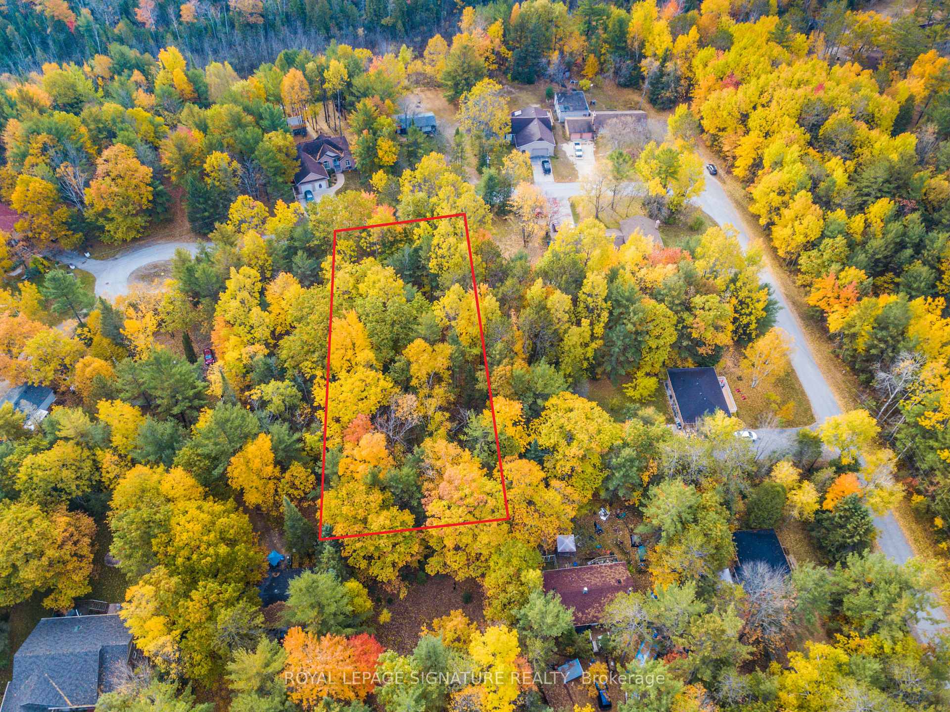Photo 5 of 4 Nida Crescent, Wasaga Beach — HOMEH