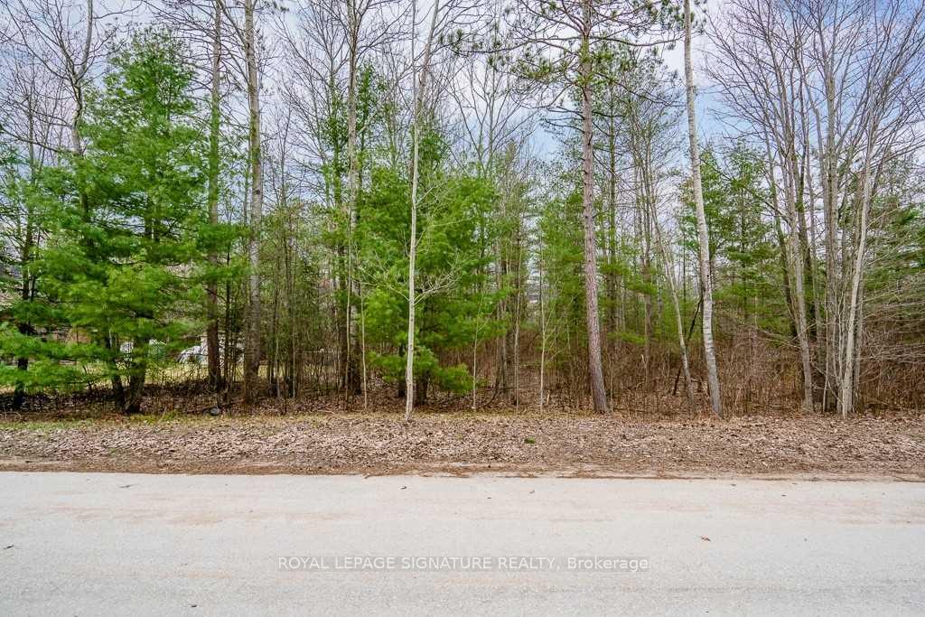 Photo 8 of 4 Nida Crescent, Wasaga Beach — HOMEH