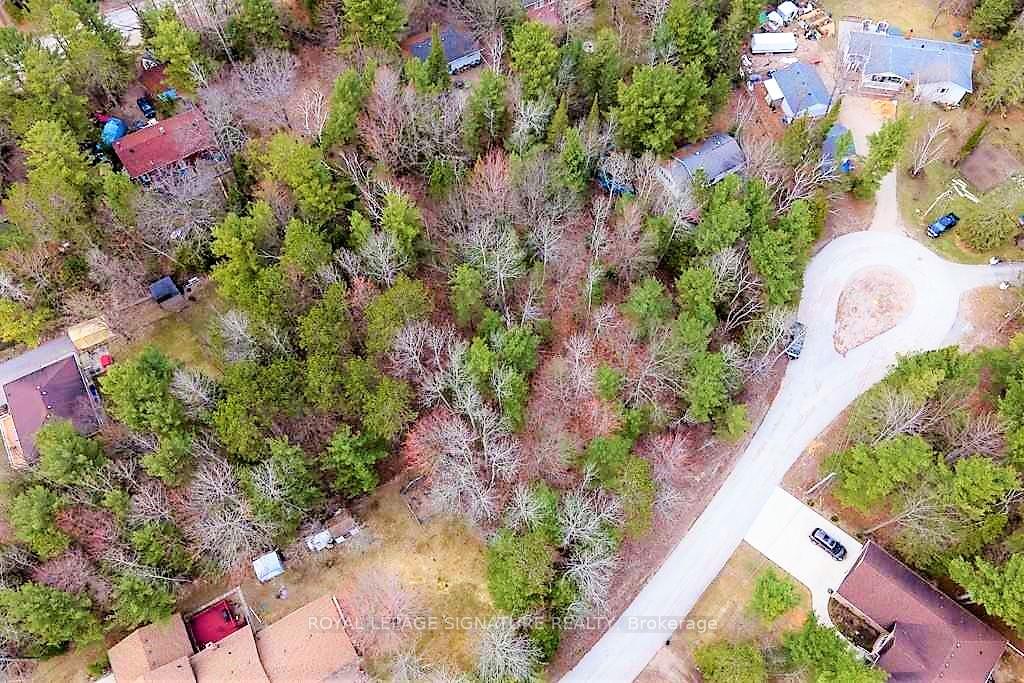 Photo 10 of 4 Nida Crescent, Wasaga Beach — HOMEH