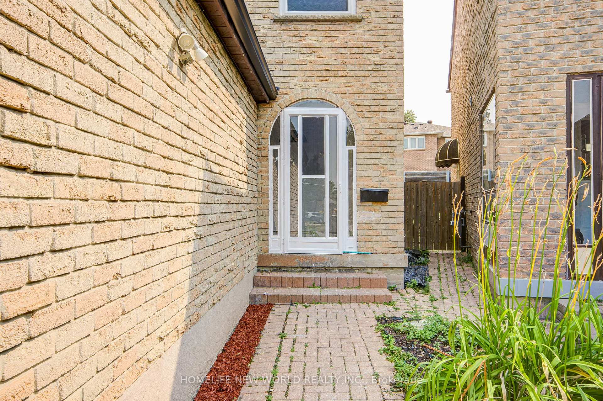 Photo 5 of 94 Hord Crescent, Vaughan, Lakeview Estates — HOMEH