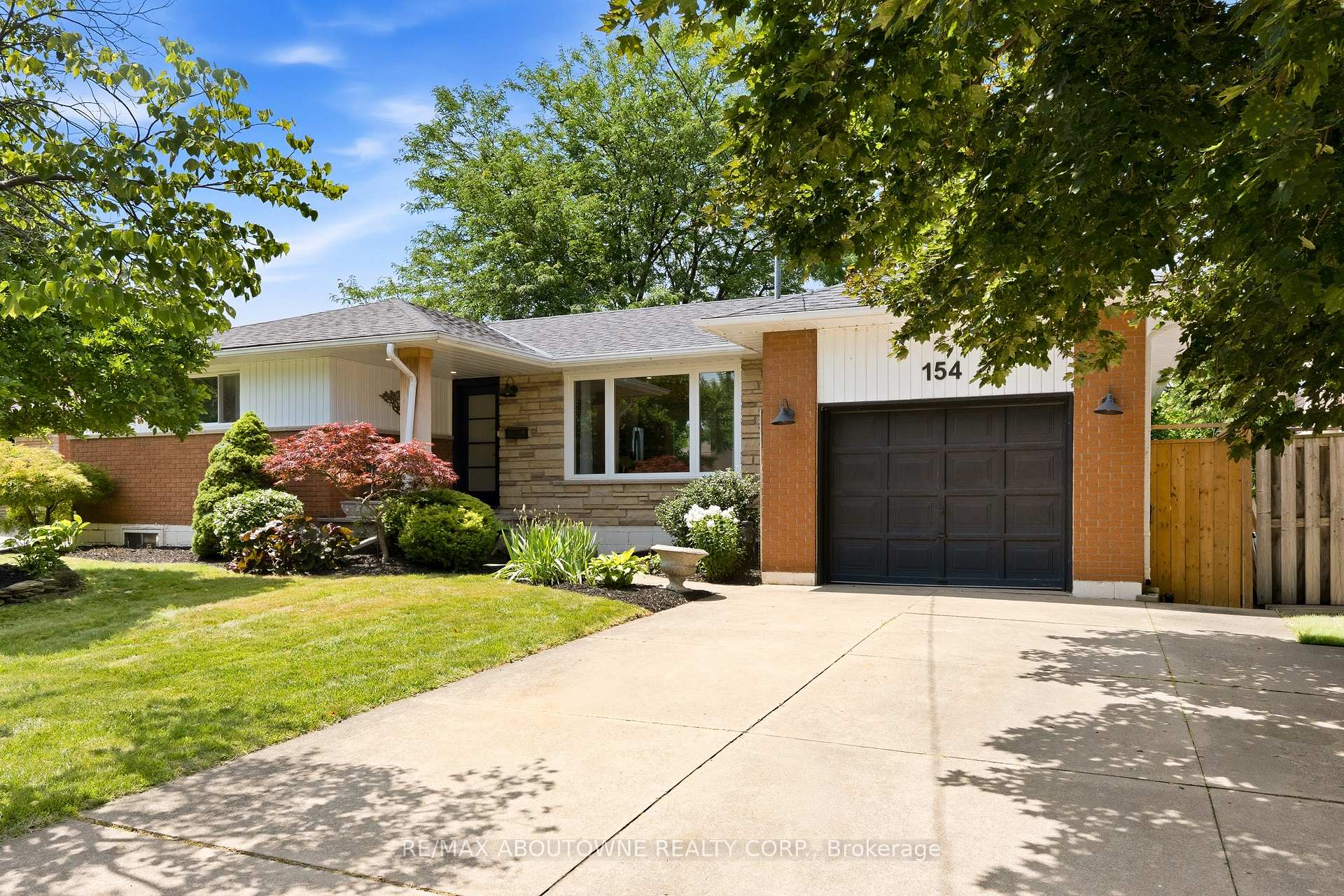 Photo 1 of 154 Lakeside Drive, Grimsby, Grimsby Beach — HOMEH