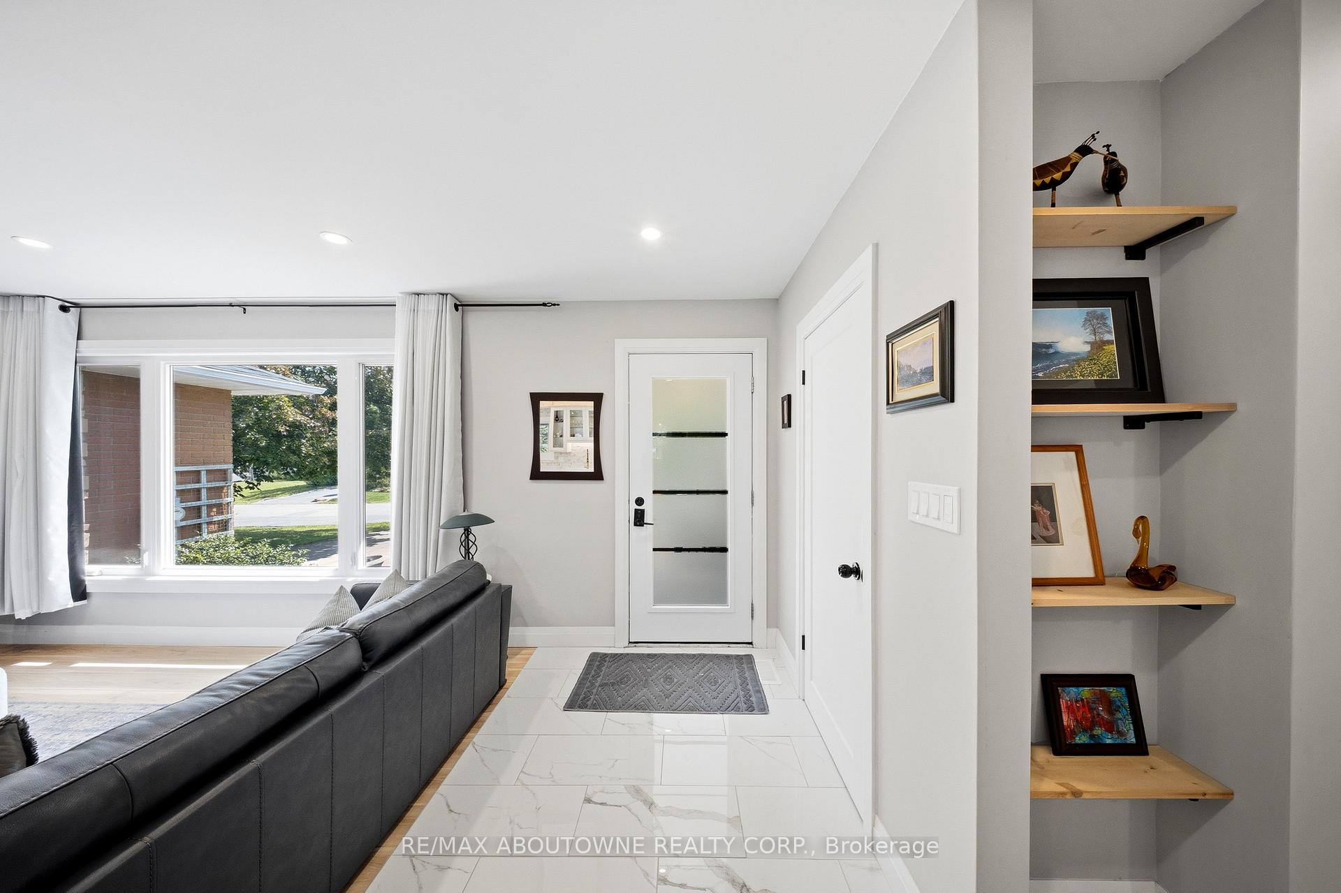 Photo 3 of 154 Lakeside Drive, Grimsby, Grimsby Beach — HOMEH