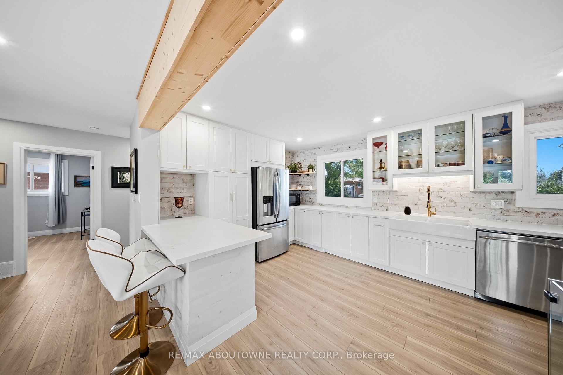 Photo 6 of 154 Lakeside Drive, Grimsby, Grimsby Beach — HOMEH