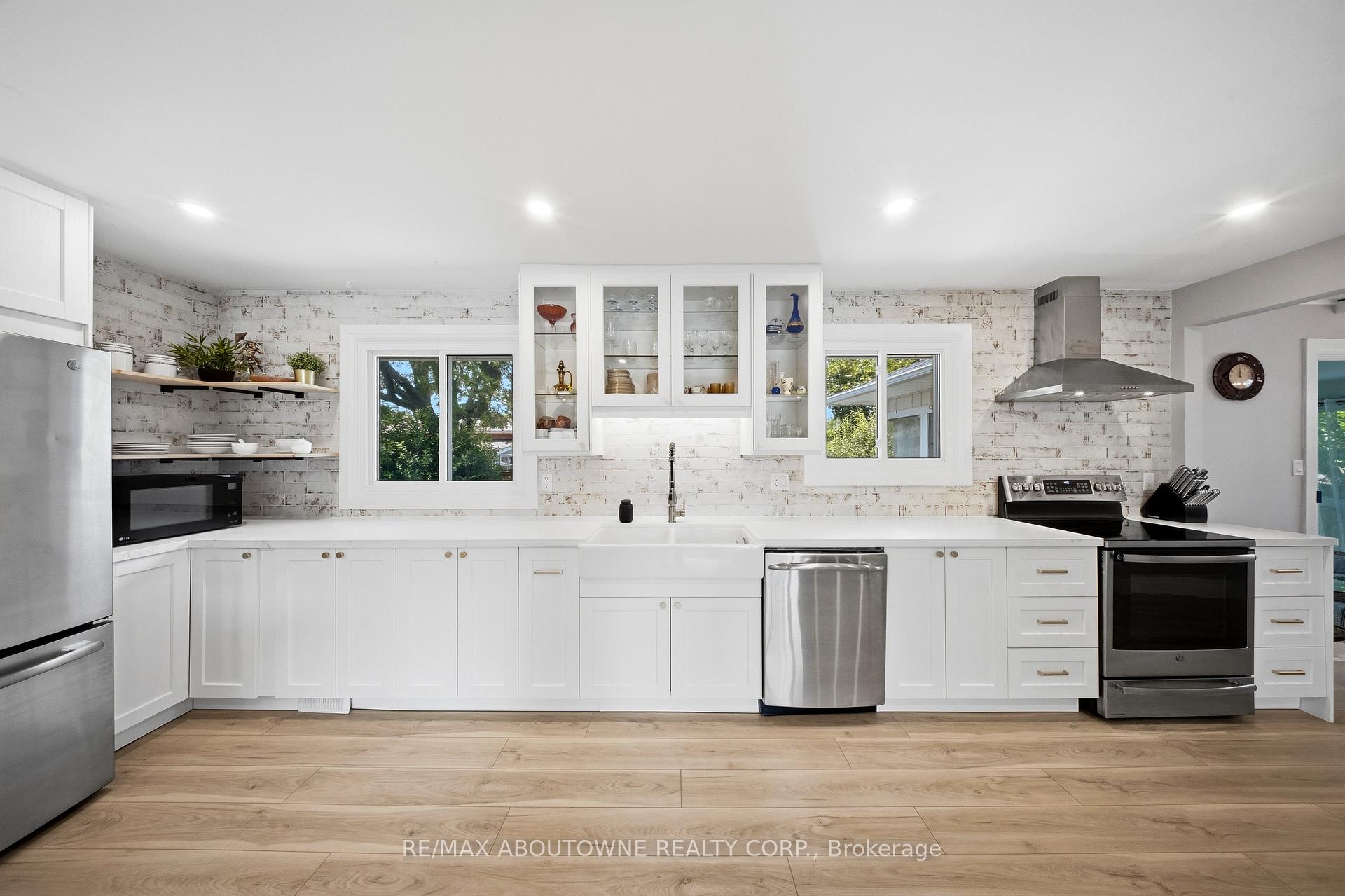 Photo 7 of 154 Lakeside Drive, Grimsby, Grimsby Beach — HOMEH