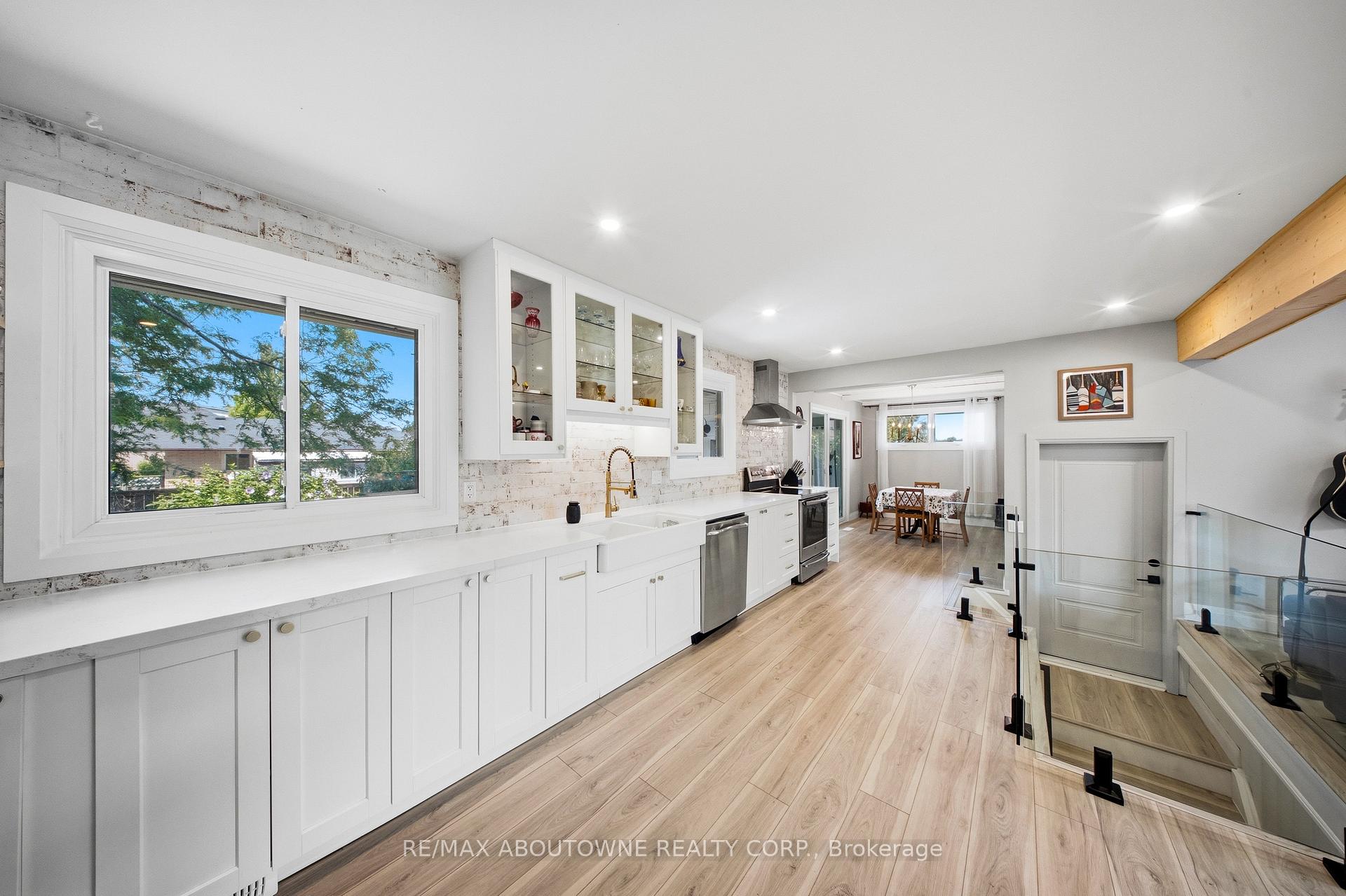 Photo 9 of 154 Lakeside Drive, Grimsby, Grimsby Beach — HOMEH