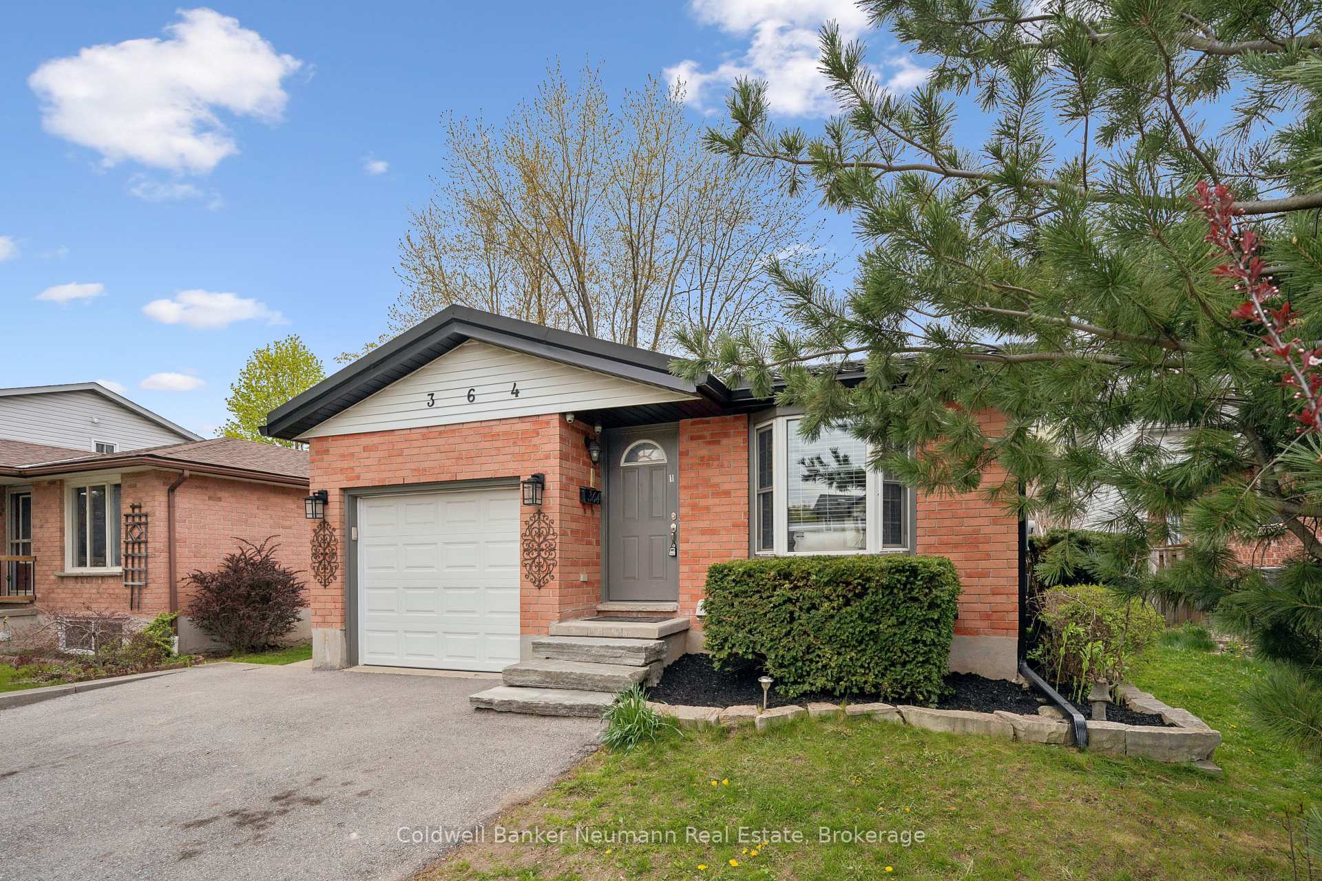 Photo 3 of 364 Imperial Road S, Guelph, Willow West/Sugarbush/West Acres — HOMEH