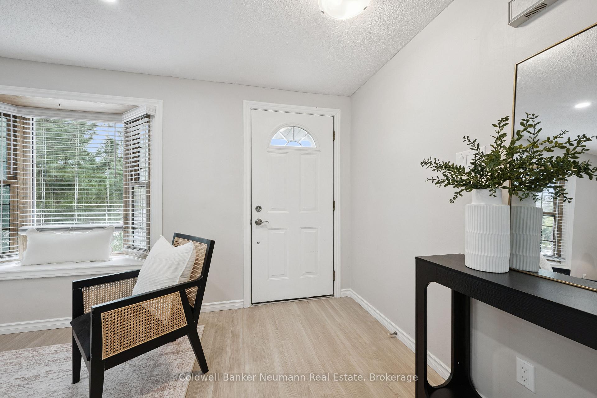Photo 5 of 364 Imperial Road S, Guelph, Willow West/Sugarbush/West Acres — HOMEH