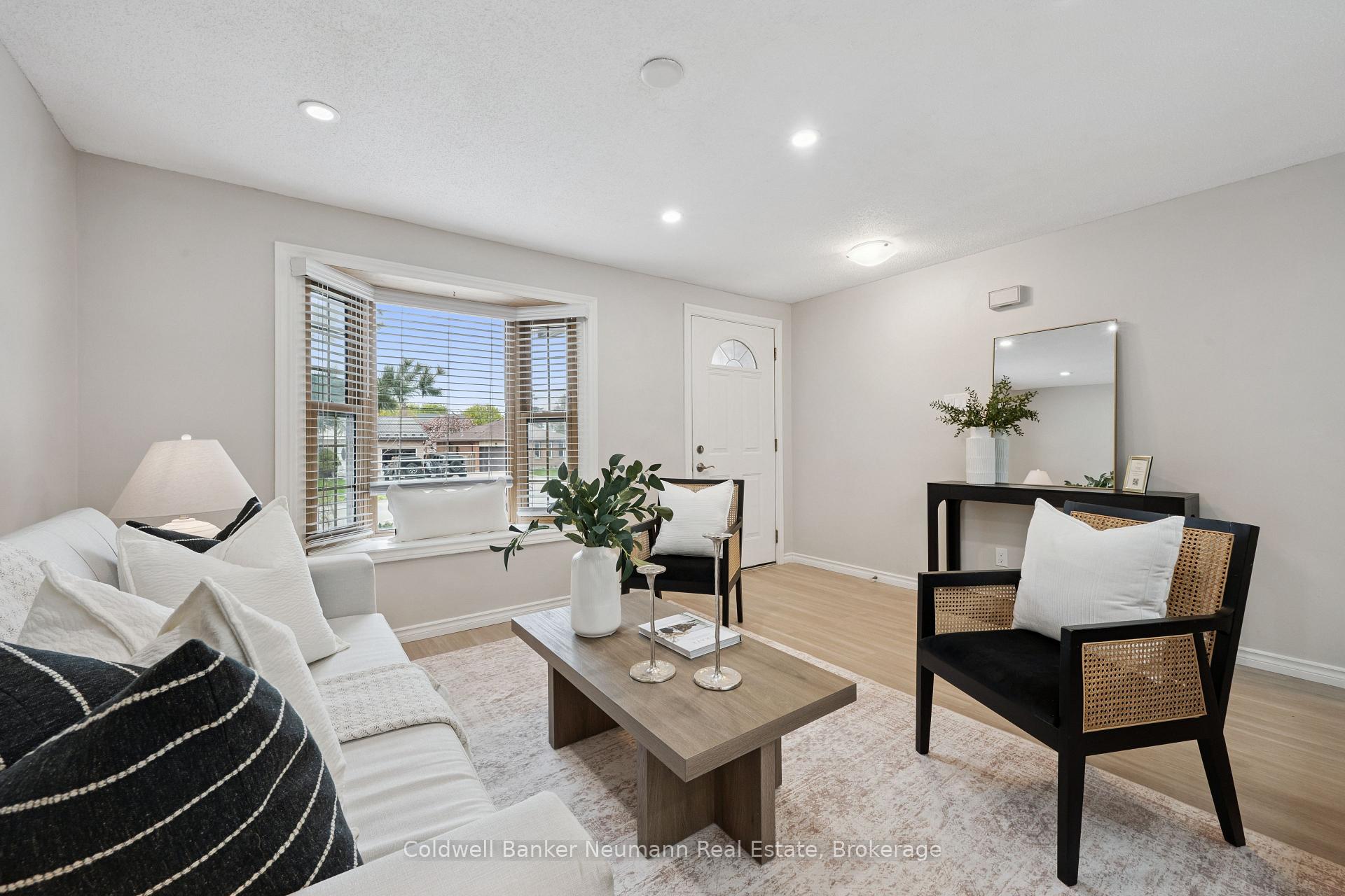 Photo 8 of 364 Imperial Road S, Guelph, Willow West/Sugarbush/West Acres — HOMEH