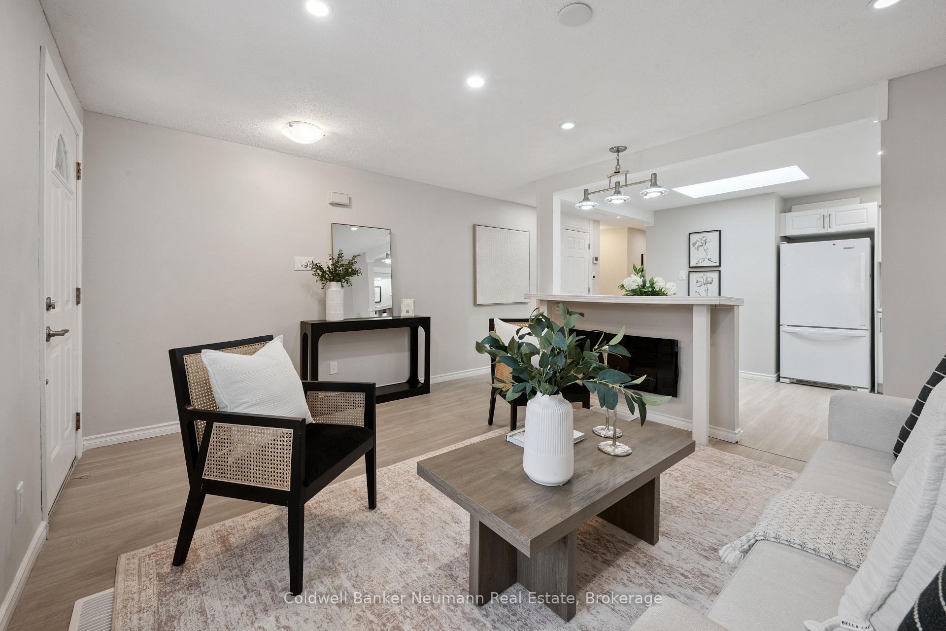 Photo 9 of 364 Imperial Road S, Guelph, Willow West/Sugarbush/West Acres — HOMEH
