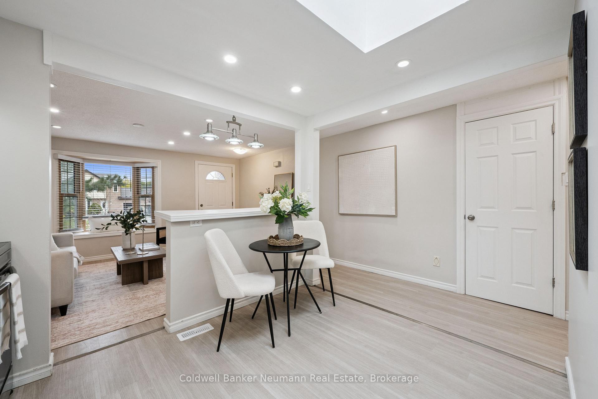 Photo 13 of 364 Imperial Road S, Guelph, Willow West/Sugarbush/West Acres — HOMEH