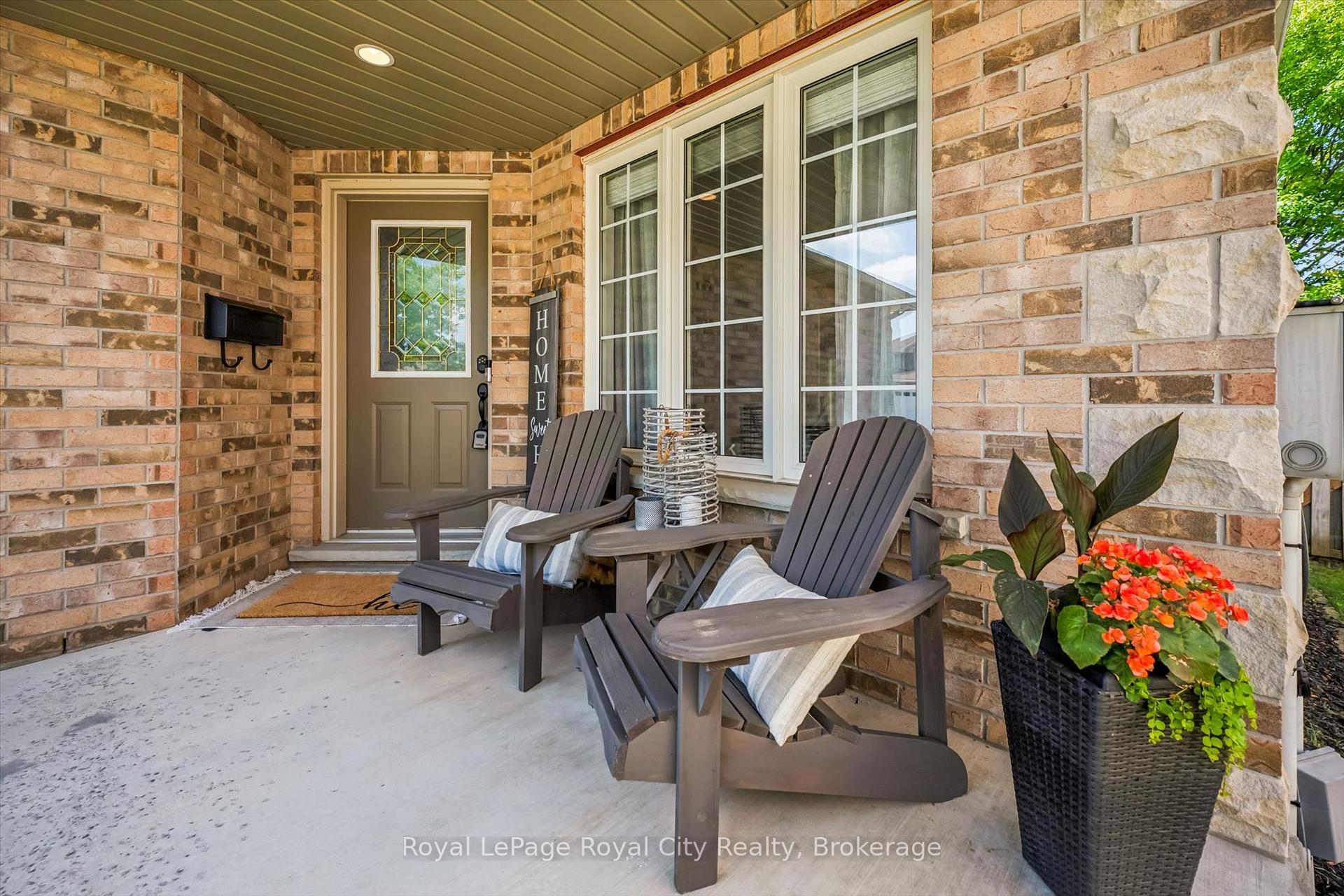 Photo 4 of 17 Carroll Crescent, Guelph, Clairfields/Hanlon Business Park — HOMEH