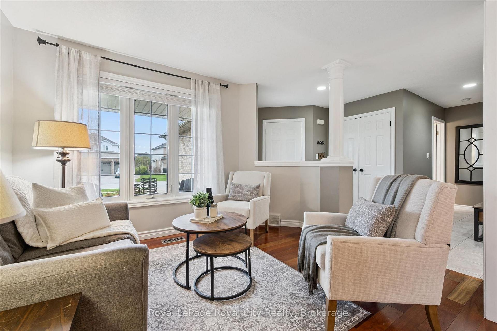 Photo 6 of 17 Carroll Crescent, Guelph, Clairfields/Hanlon Business Park — HOMEH