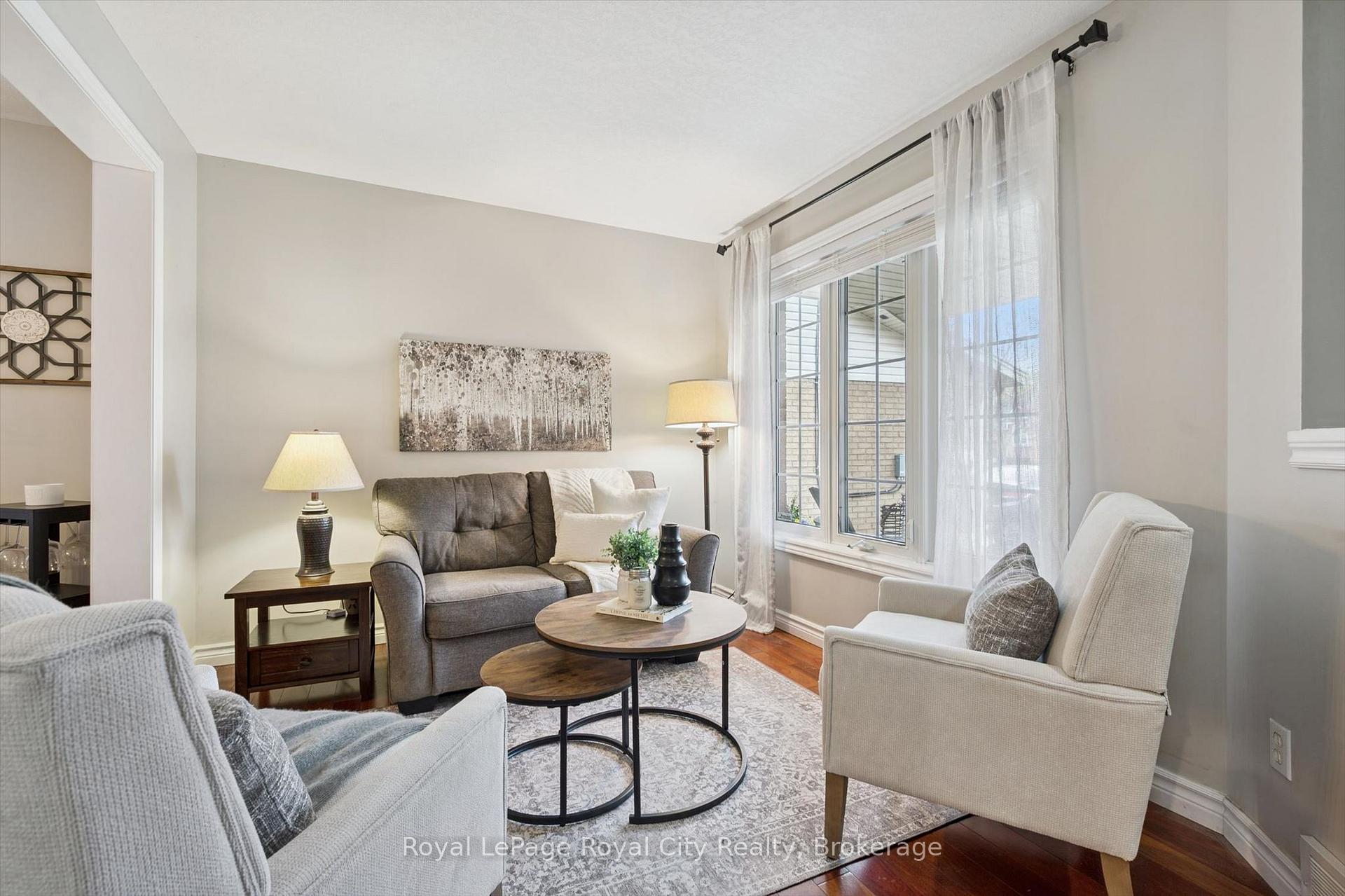 Photo 7 of 17 Carroll Crescent, Guelph, Clairfields/Hanlon Business Park — HOMEH