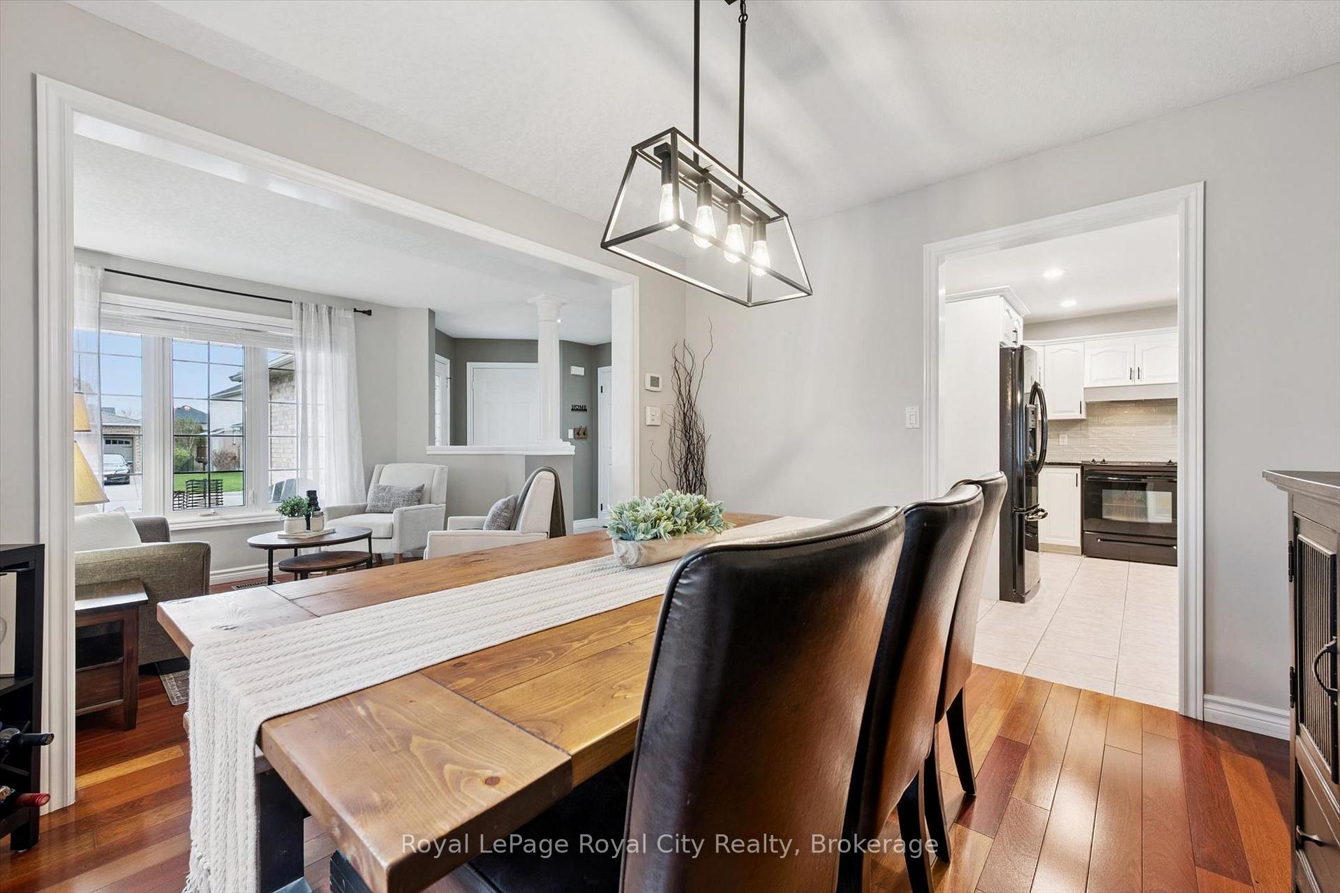 Photo 10 of 17 Carroll Crescent, Guelph, Clairfields/Hanlon Business Park — HOMEH