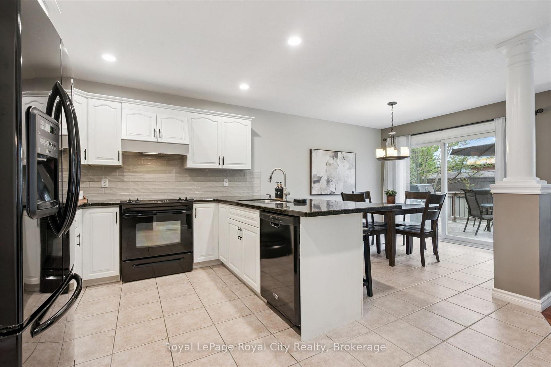 Photo 11 of 17 Carroll Crescent, Guelph, Clairfields/Hanlon Business Park — HOMEH