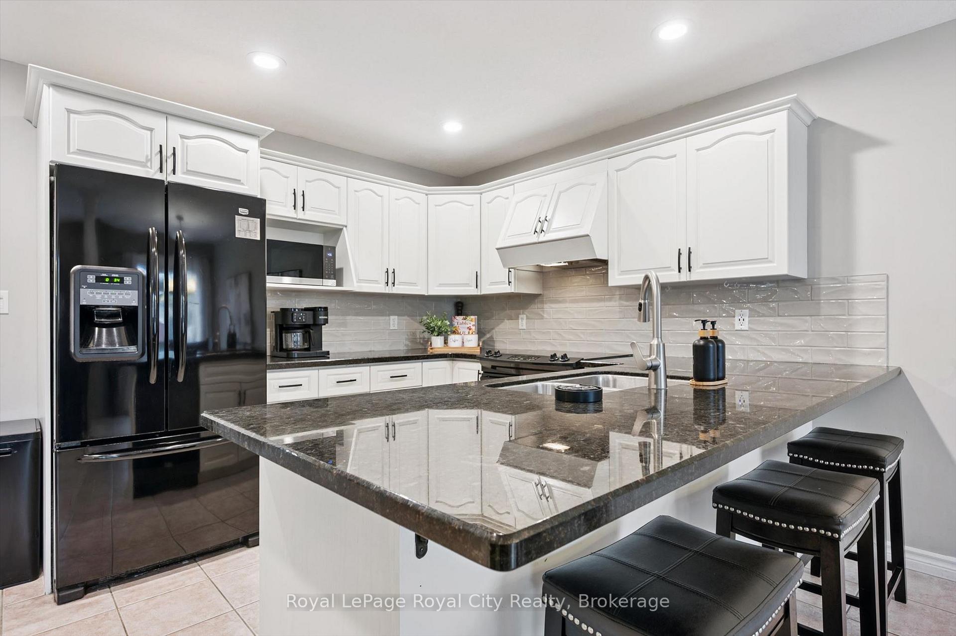 Photo 12 of 17 Carroll Crescent, Guelph, Clairfields/Hanlon Business Park — HOMEH