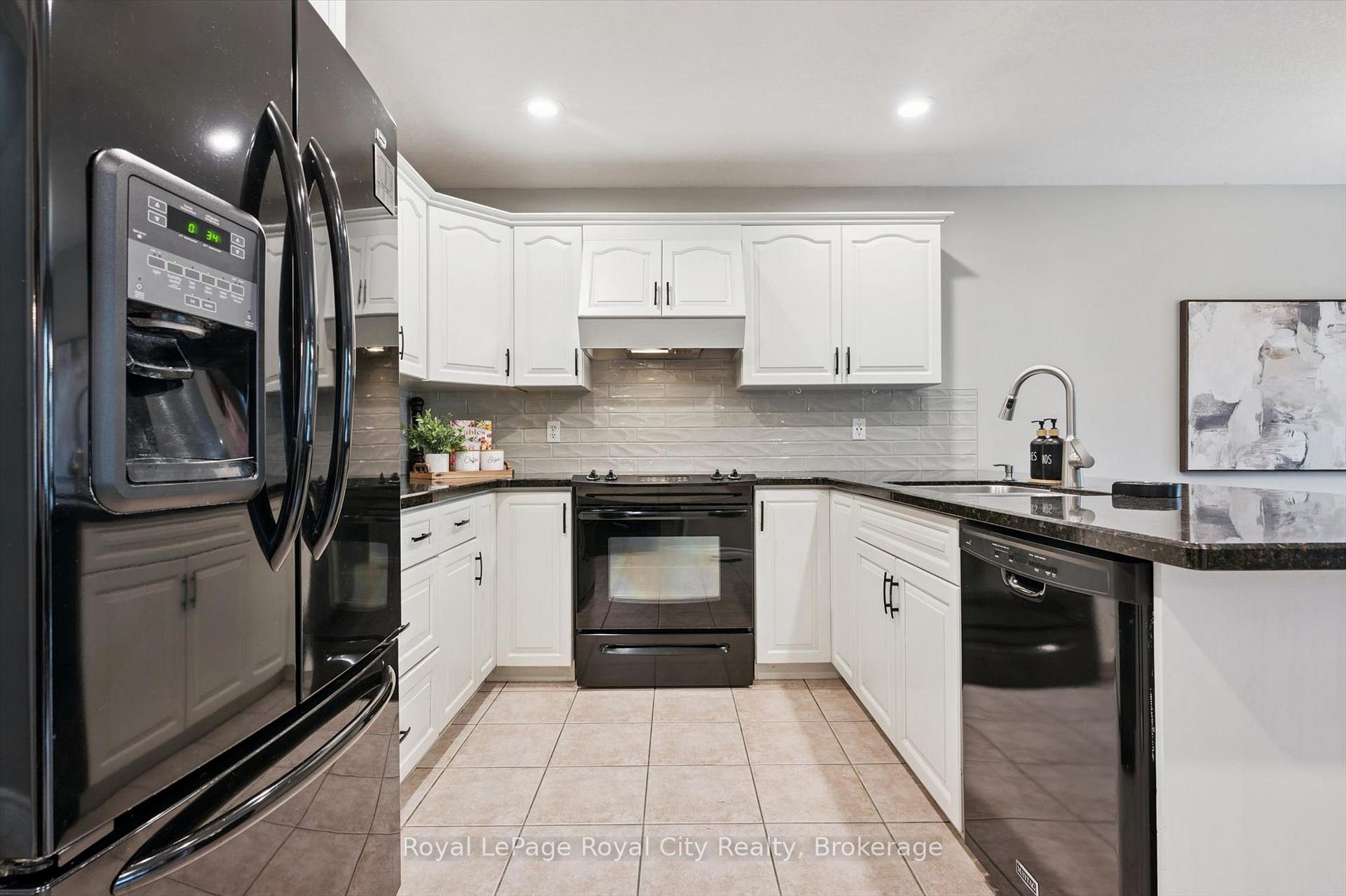 Photo 13 of 17 Carroll Crescent, Guelph, Clairfields/Hanlon Business Park — HOMEH
