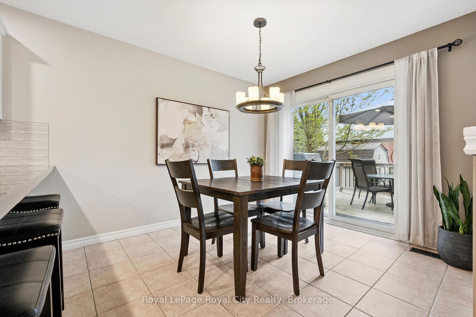 Photo 17 of 17 Carroll Crescent, Guelph, Clairfields/Hanlon Business Park — HOMEH