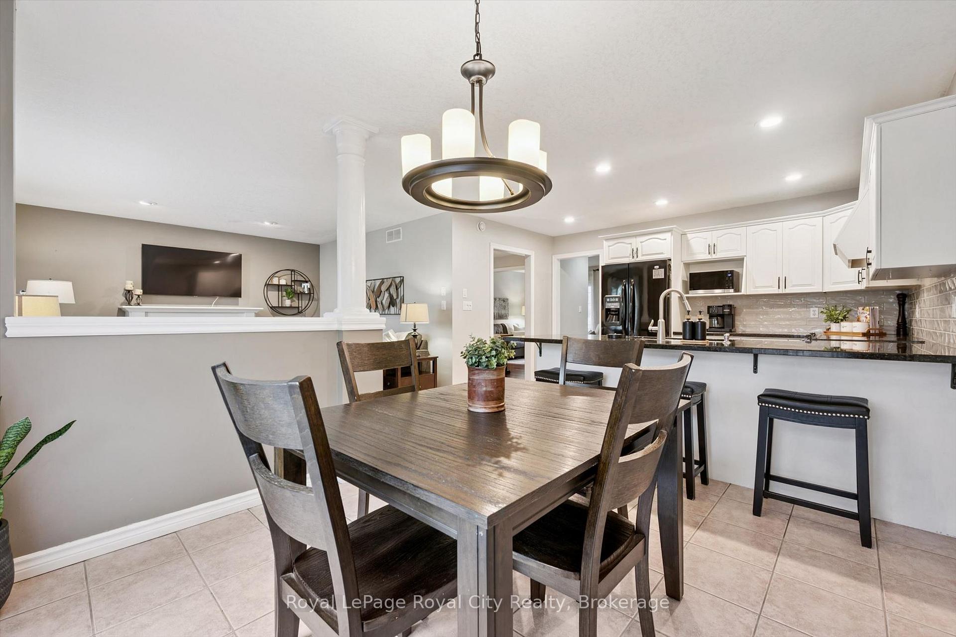 Photo 18 of 17 Carroll Crescent, Guelph, Clairfields/Hanlon Business Park — HOMEH