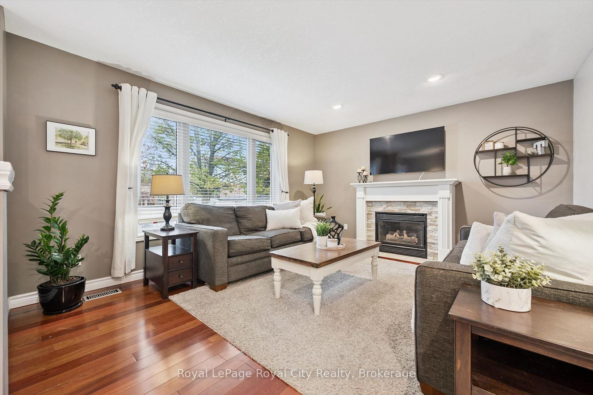 Photo 19 of 17 Carroll Crescent, Guelph, Clairfields/Hanlon Business Park — HOMEH