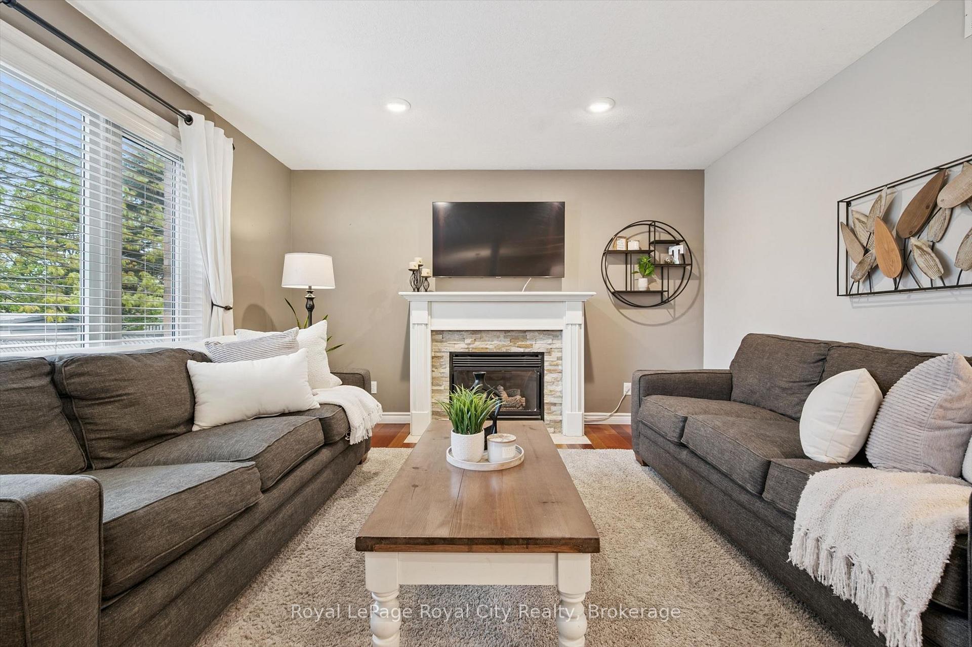 Photo 20 of 17 Carroll Crescent, Guelph, Clairfields/Hanlon Business Park — HOMEH
