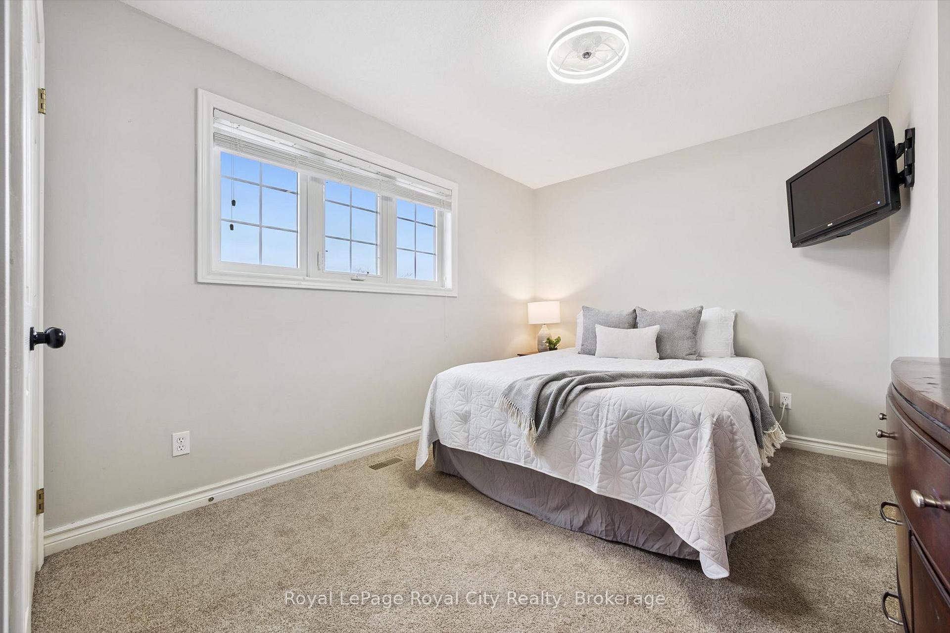 Photo 29 of 17 Carroll Crescent, Guelph, Clairfields/Hanlon Business Park — HOMEH