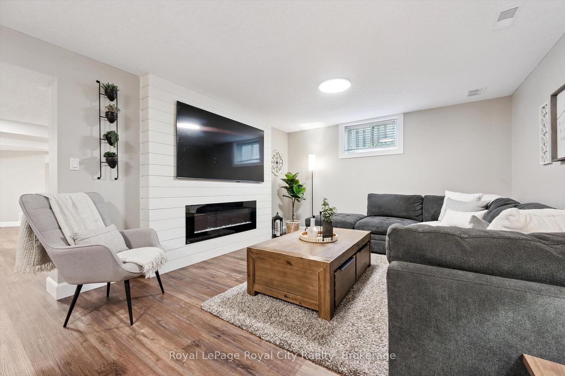 Photo 31 of 17 Carroll Crescent, Guelph, Clairfields/Hanlon Business Park — HOMEH