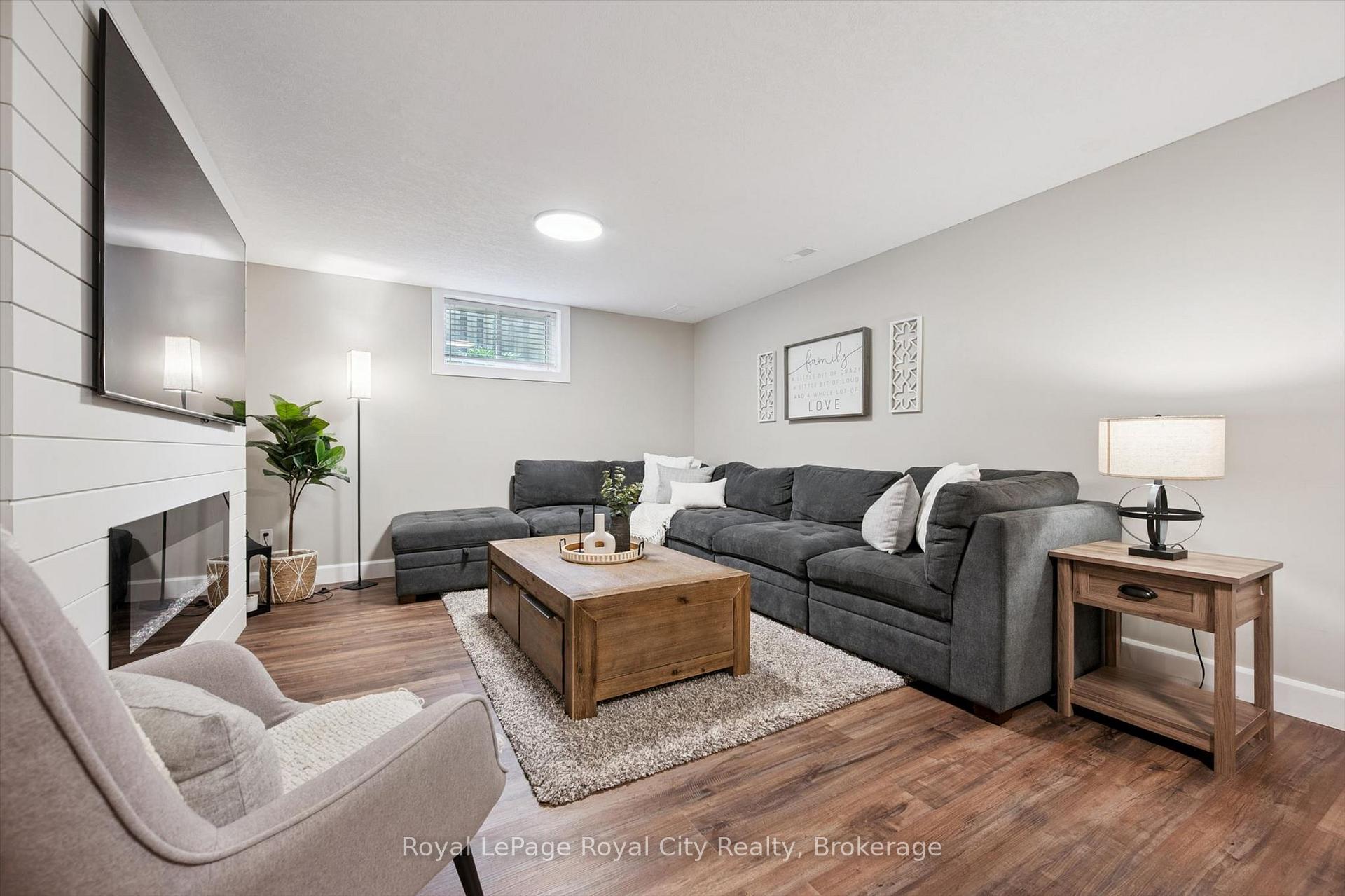 Photo 32 of 17 Carroll Crescent, Guelph, Clairfields/Hanlon Business Park — HOMEH