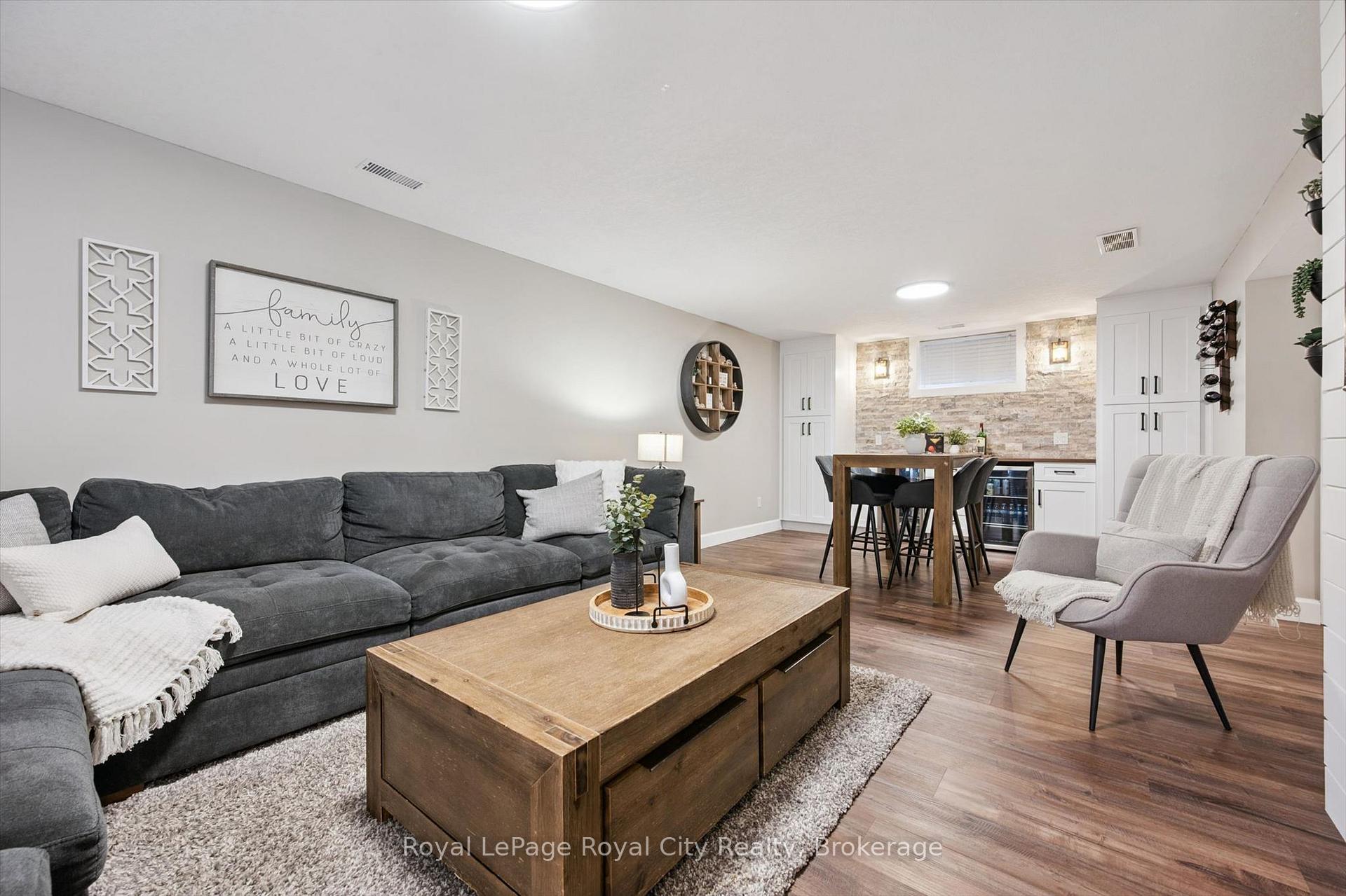 Photo 33 of 17 Carroll Crescent, Guelph, Clairfields/Hanlon Business Park — HOMEH