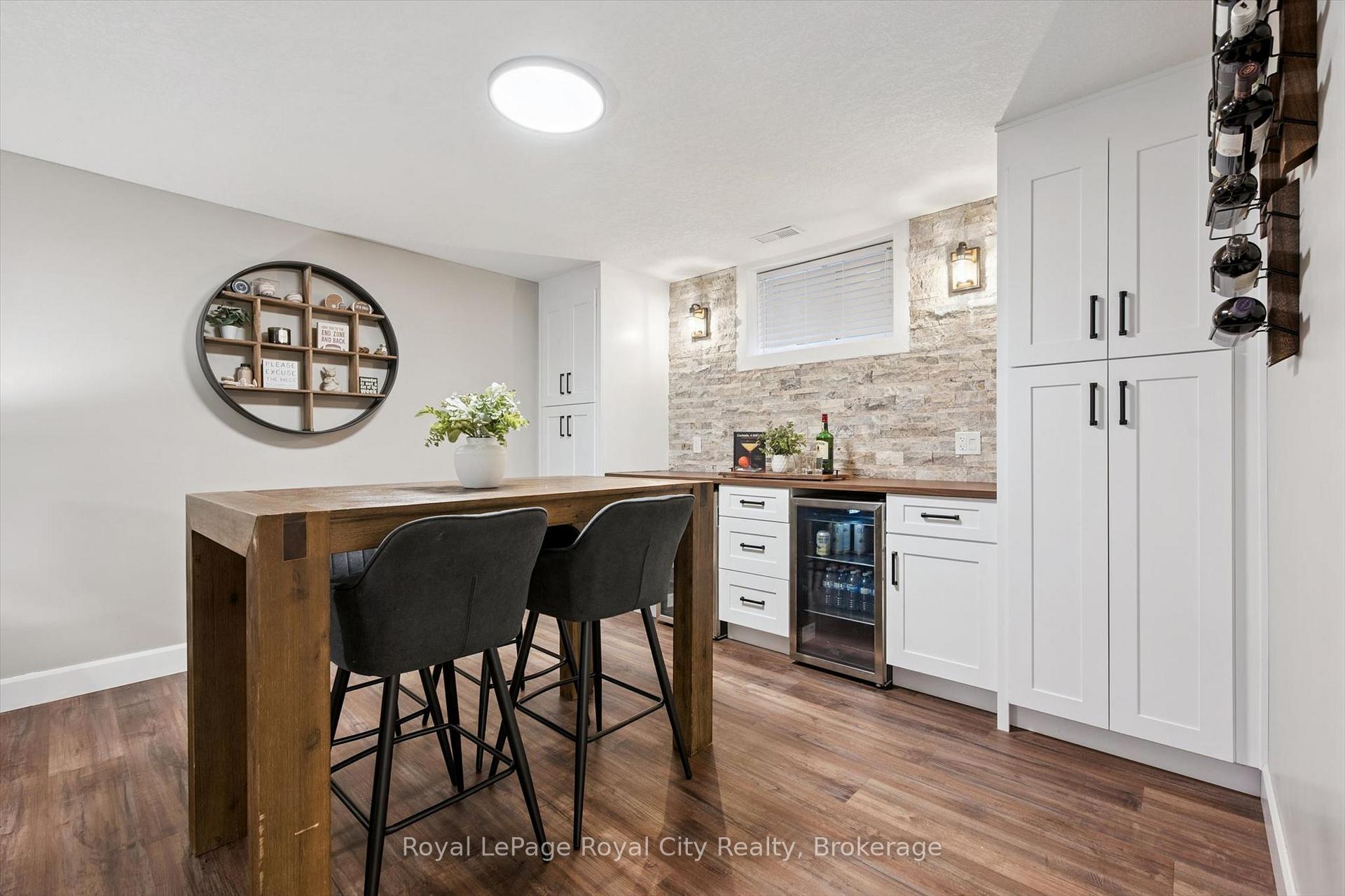 Photo 34 of 17 Carroll Crescent, Guelph, Clairfields/Hanlon Business Park — HOMEH