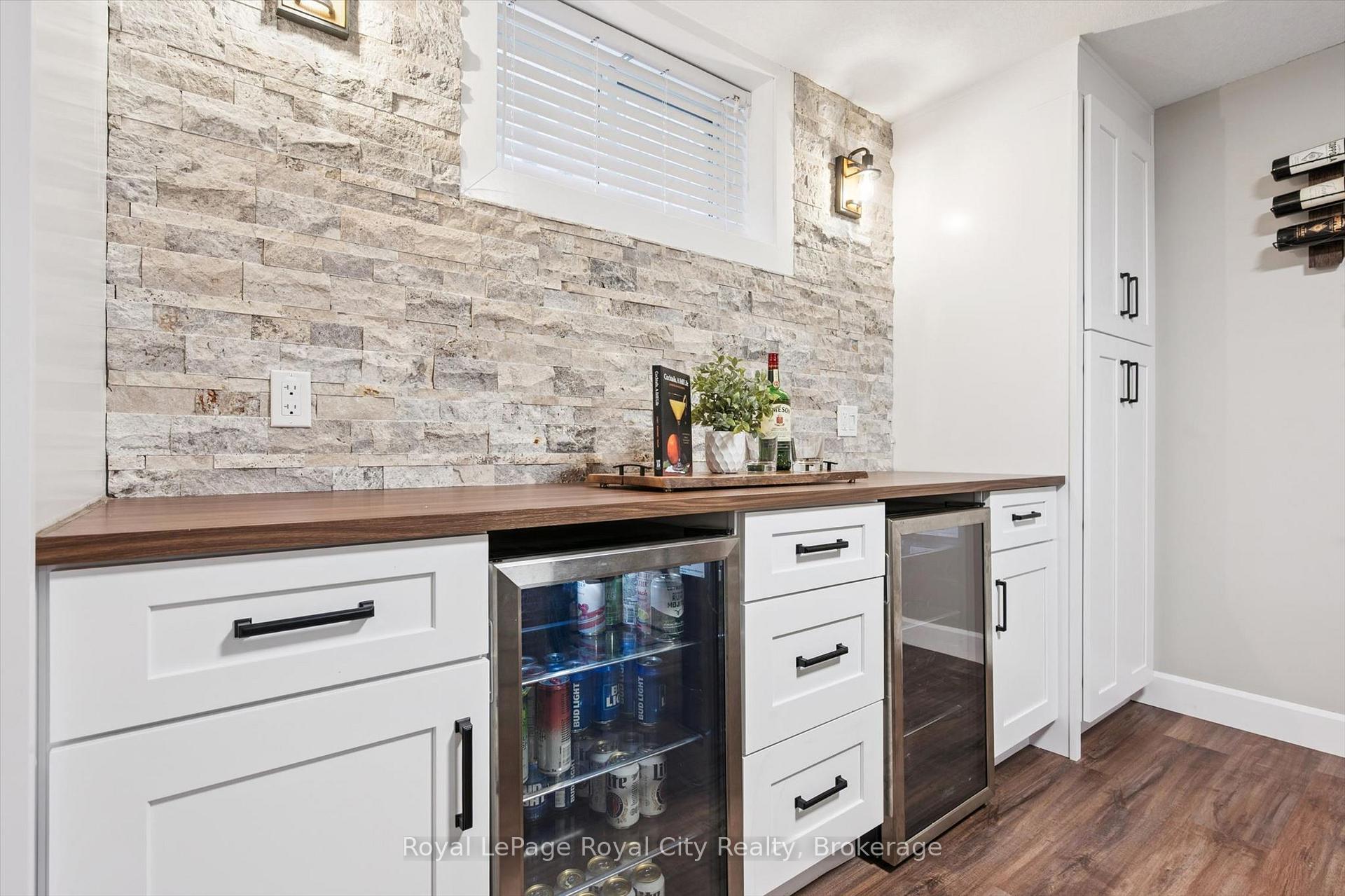 Photo 35 of 17 Carroll Crescent, Guelph, Clairfields/Hanlon Business Park — HOMEH