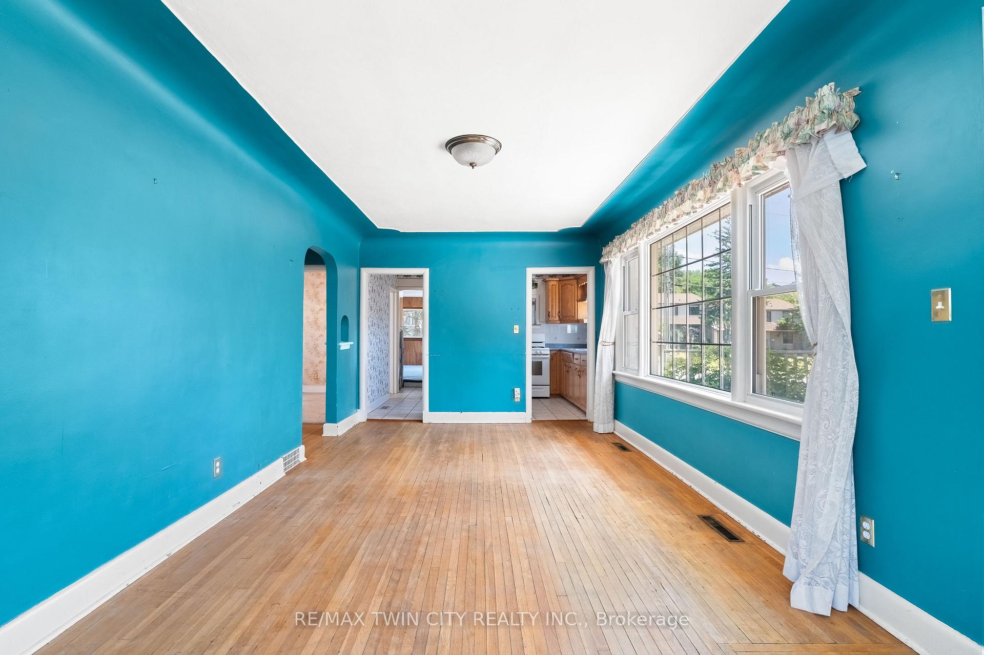 Photo 5 of 273 Thaler Avenue, Kitchener, Chicopee/Freeport — HOMEH