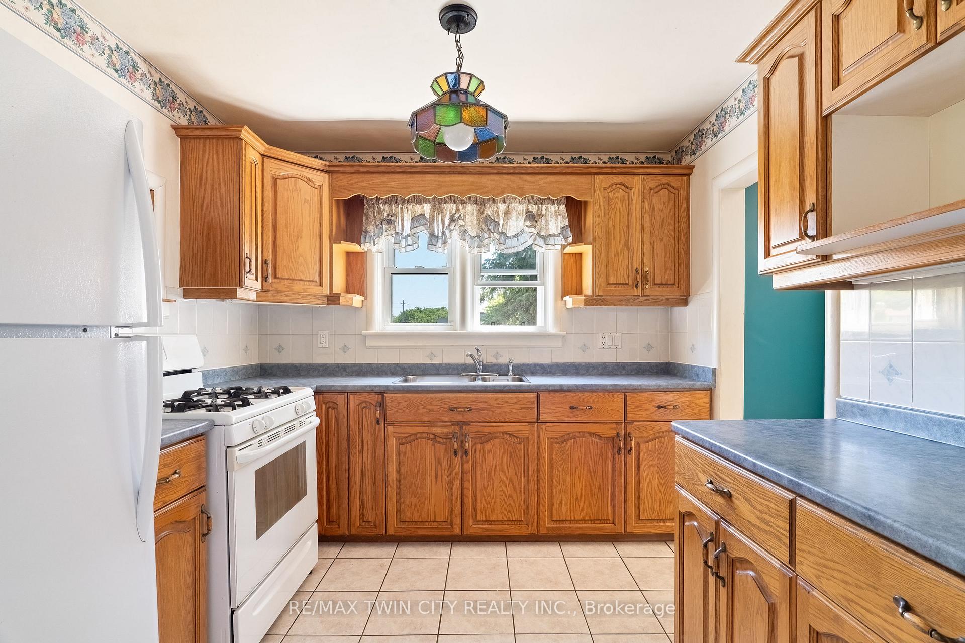 Photo 7 of 273 Thaler Avenue, Kitchener, Chicopee/Freeport — HOMEH