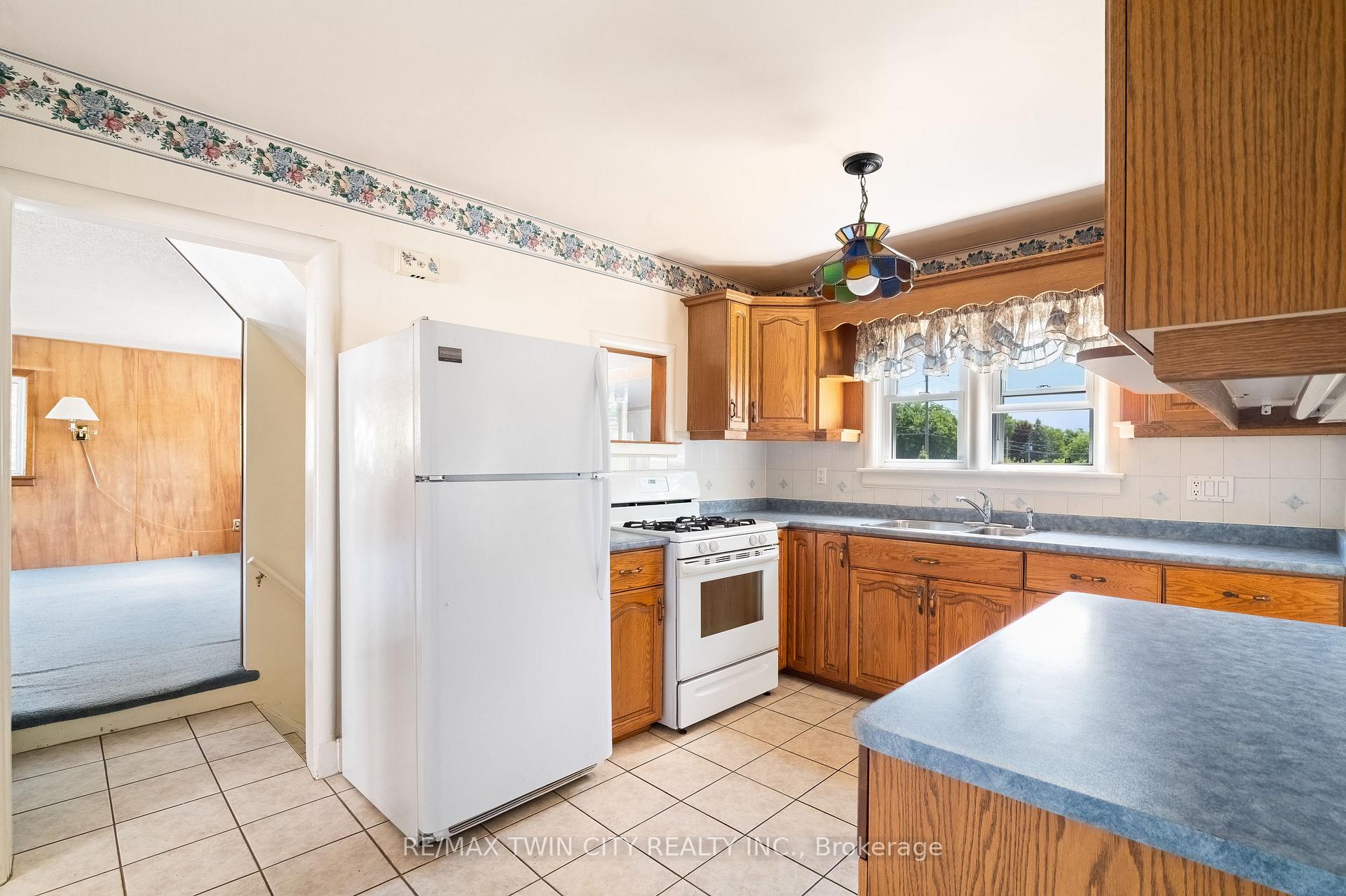 Photo 8 of 273 Thaler Avenue, Kitchener, Chicopee/Freeport — HOMEH