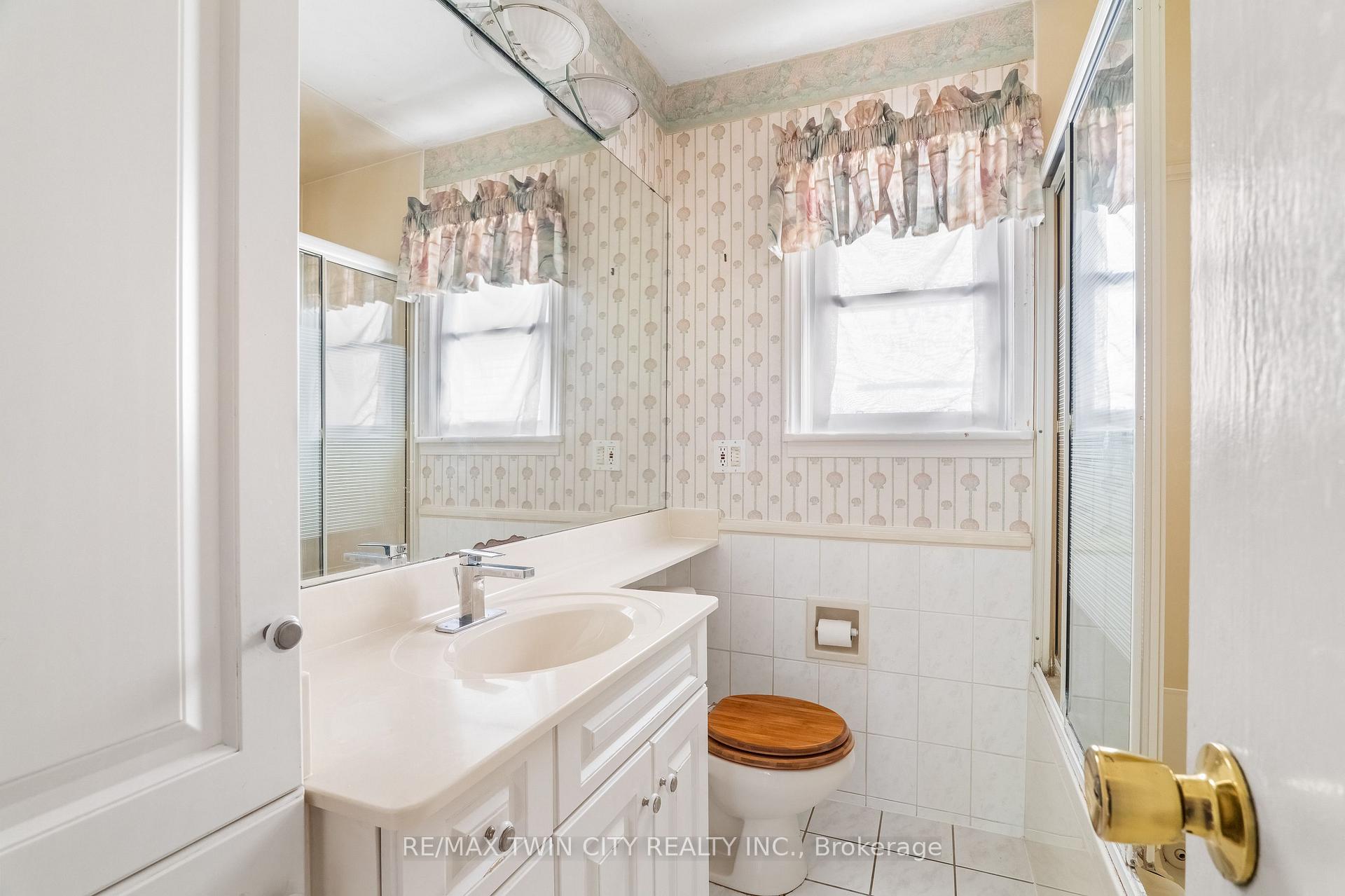 Photo 11 of 273 Thaler Avenue, Kitchener, Chicopee/Freeport — HOMEH