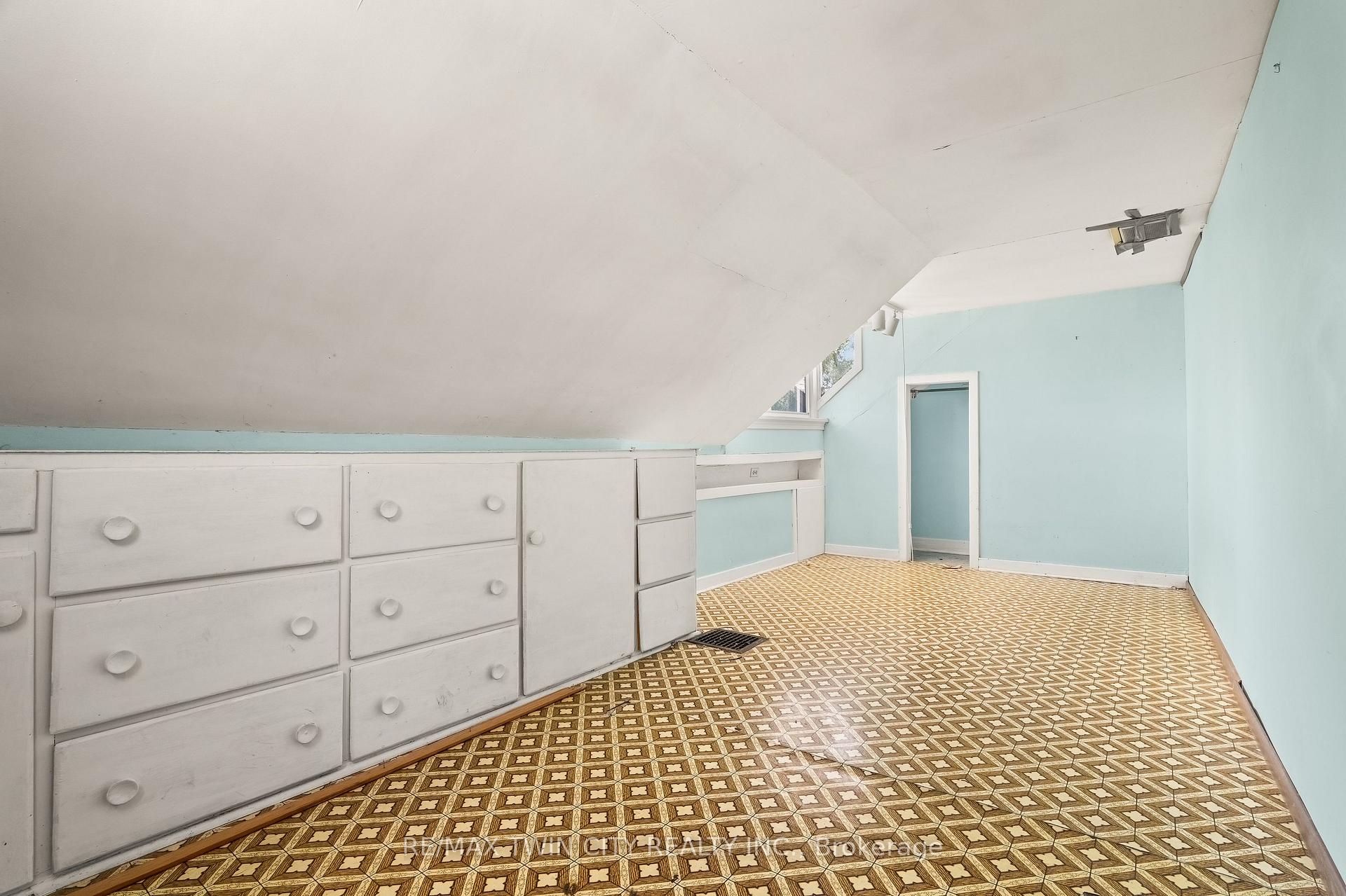 Photo 16 of 273 Thaler Avenue, Kitchener, Chicopee/Freeport — HOMEH