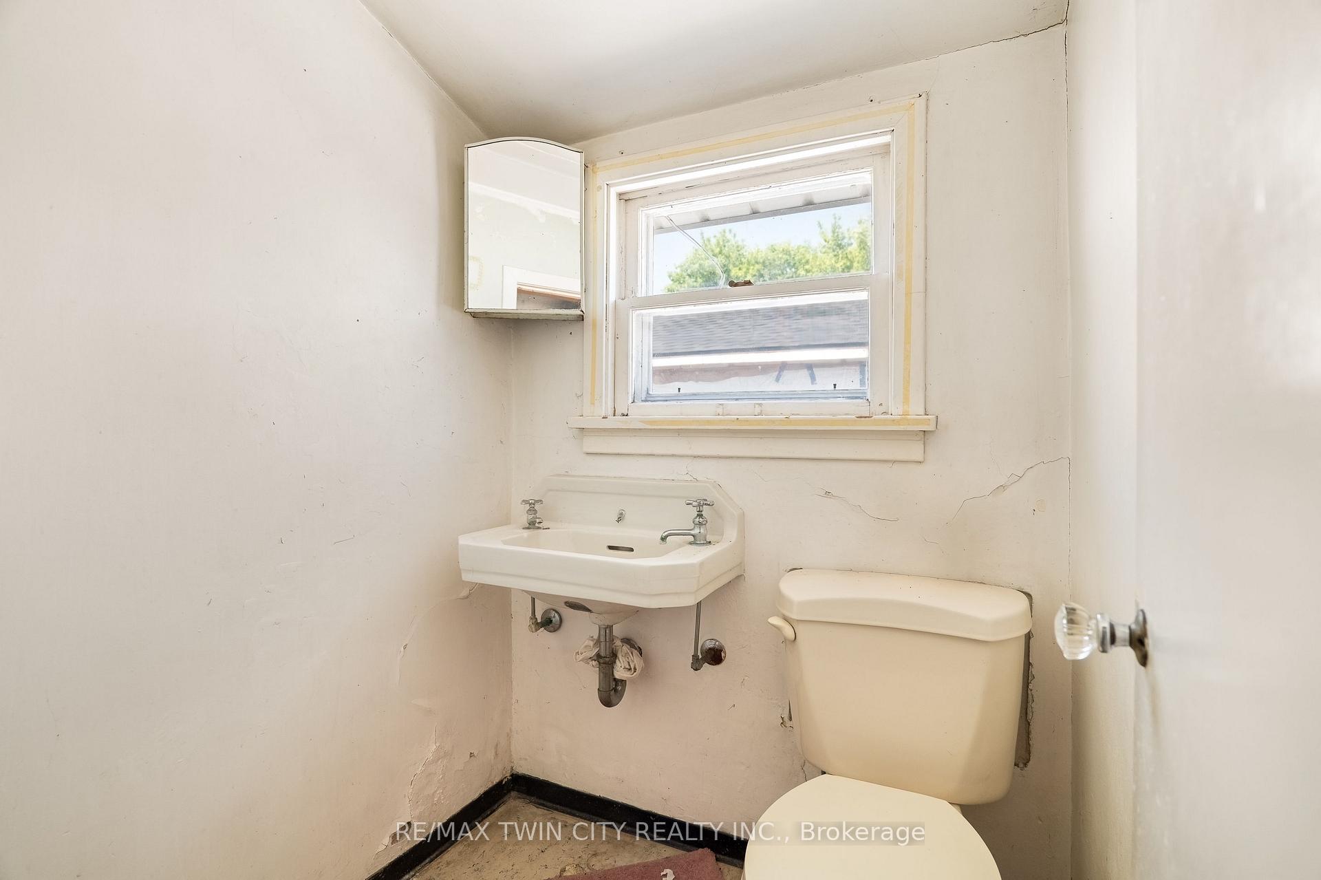 Photo 18 of 273 Thaler Avenue, Kitchener, Chicopee/Freeport — HOMEH