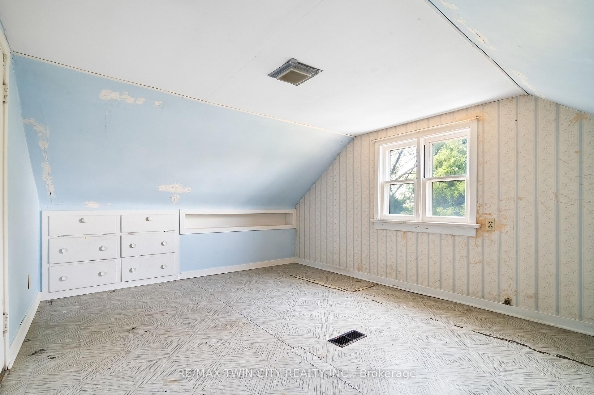 Photo 19 of 273 Thaler Avenue, Kitchener, Chicopee/Freeport — HOMEH