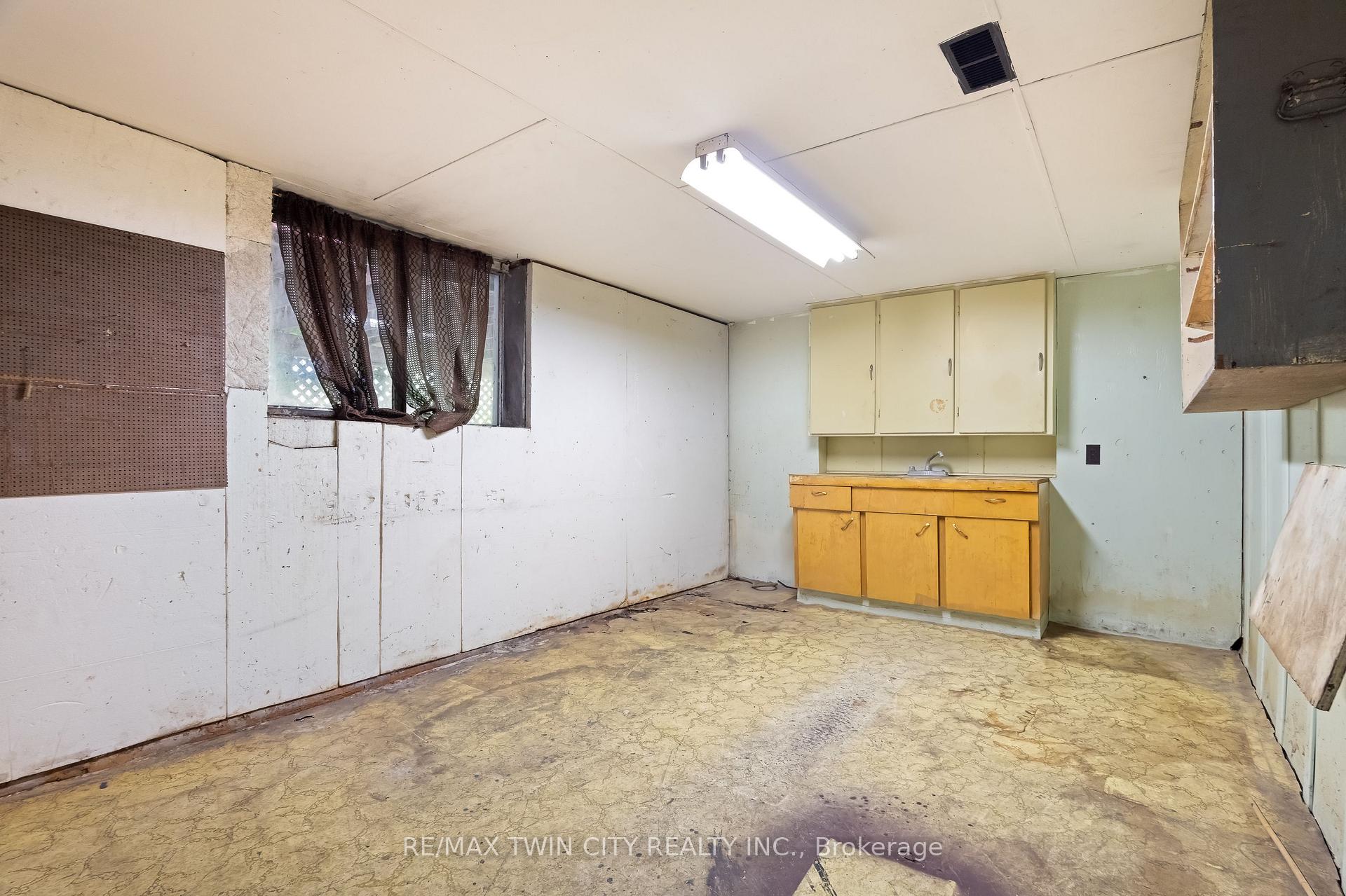 Photo 23 of 273 Thaler Avenue, Kitchener, Chicopee/Freeport — HOMEH