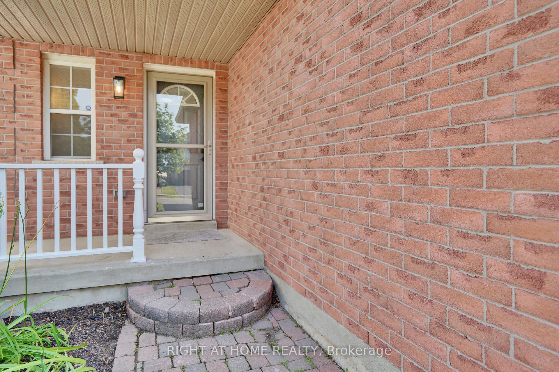 Photo 5 of 224 Hilltop Drive, North Dumfries, Ayr — HOMEH