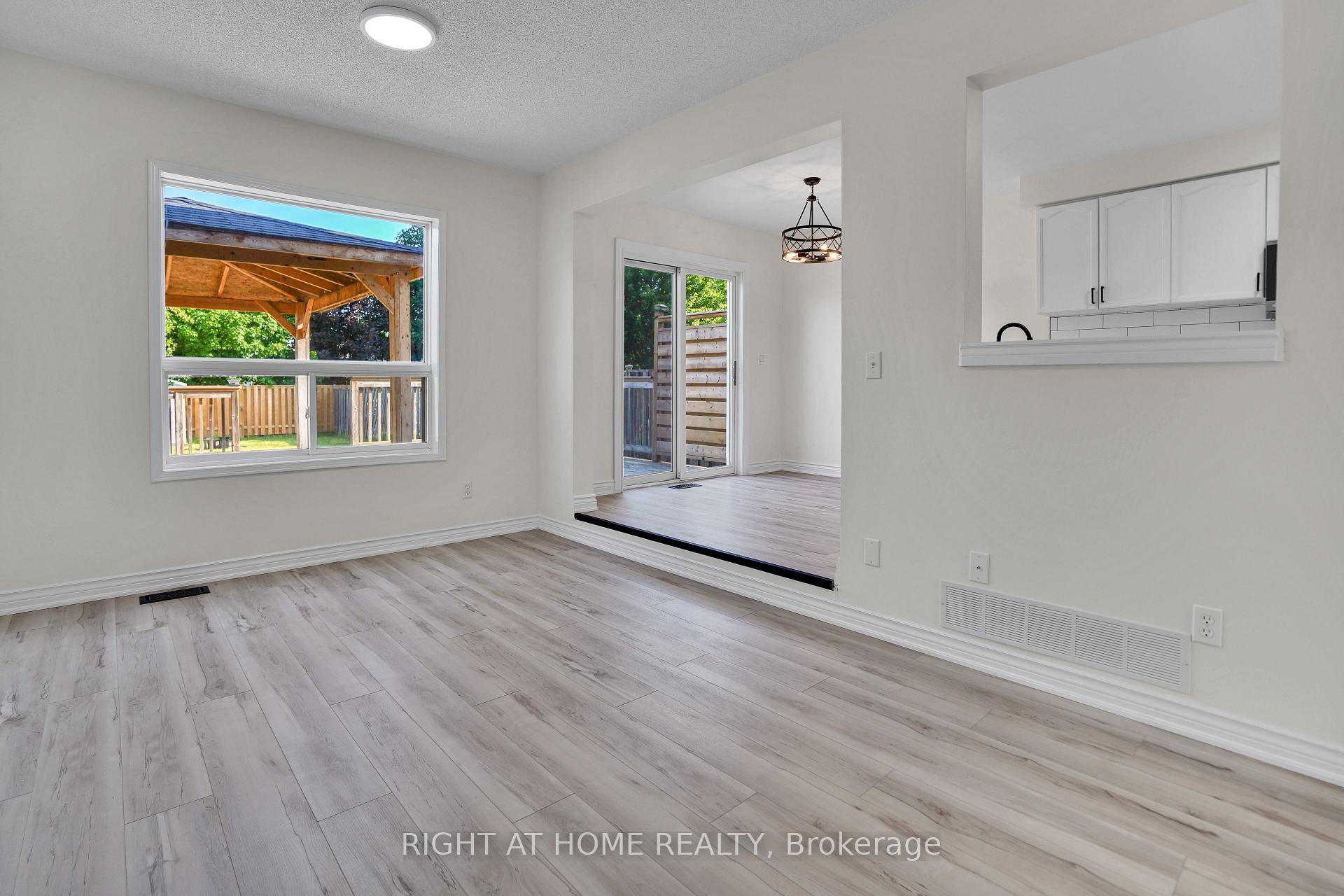 Photo 12 of 224 Hilltop Drive, North Dumfries, Ayr — HOMEH