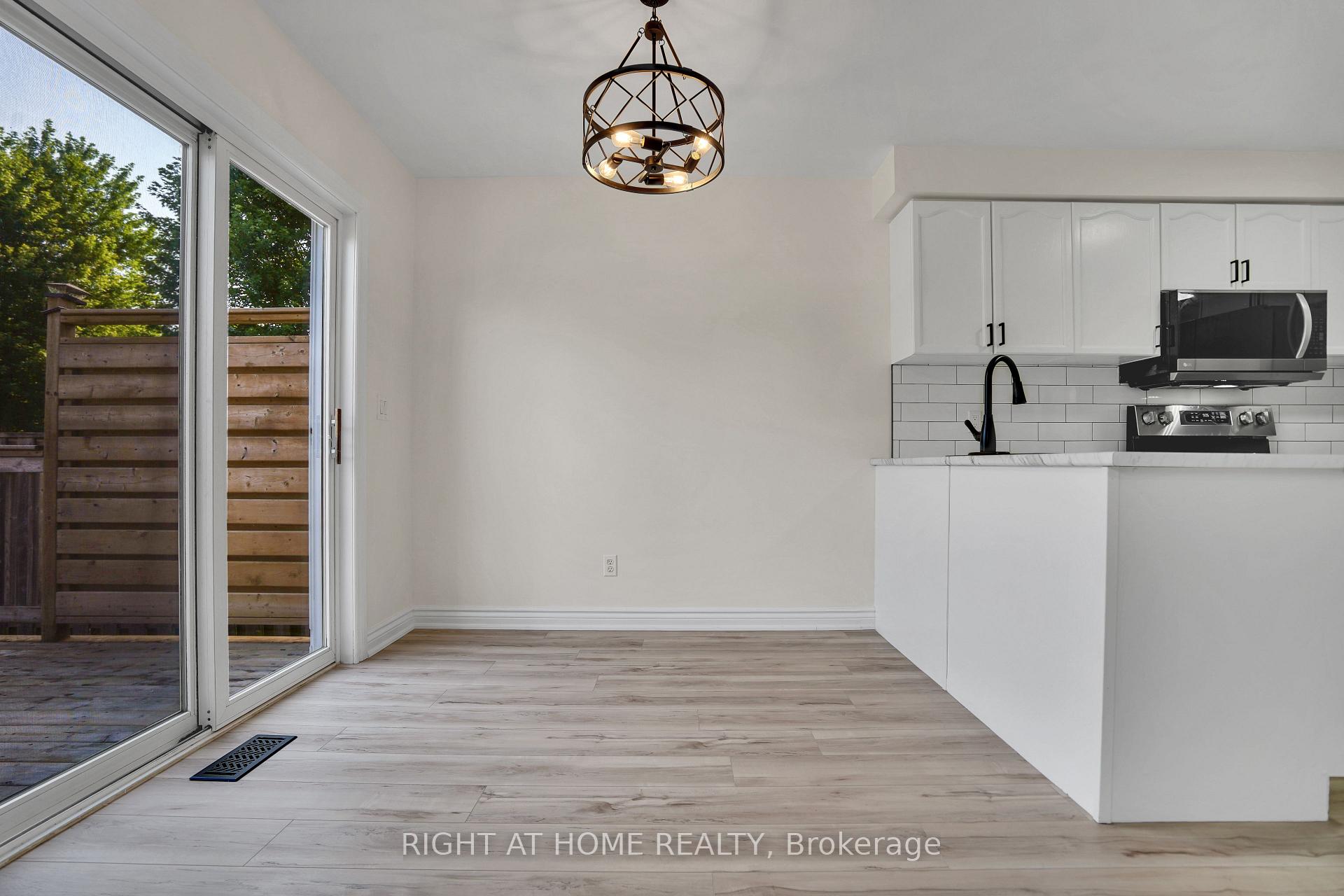 Photo 16 of 224 Hilltop Drive, North Dumfries, Ayr — HOMEH