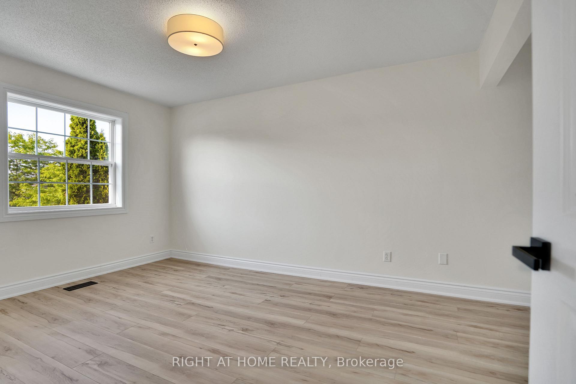 Photo 25 of 224 Hilltop Drive, North Dumfries, Ayr — HOMEH
