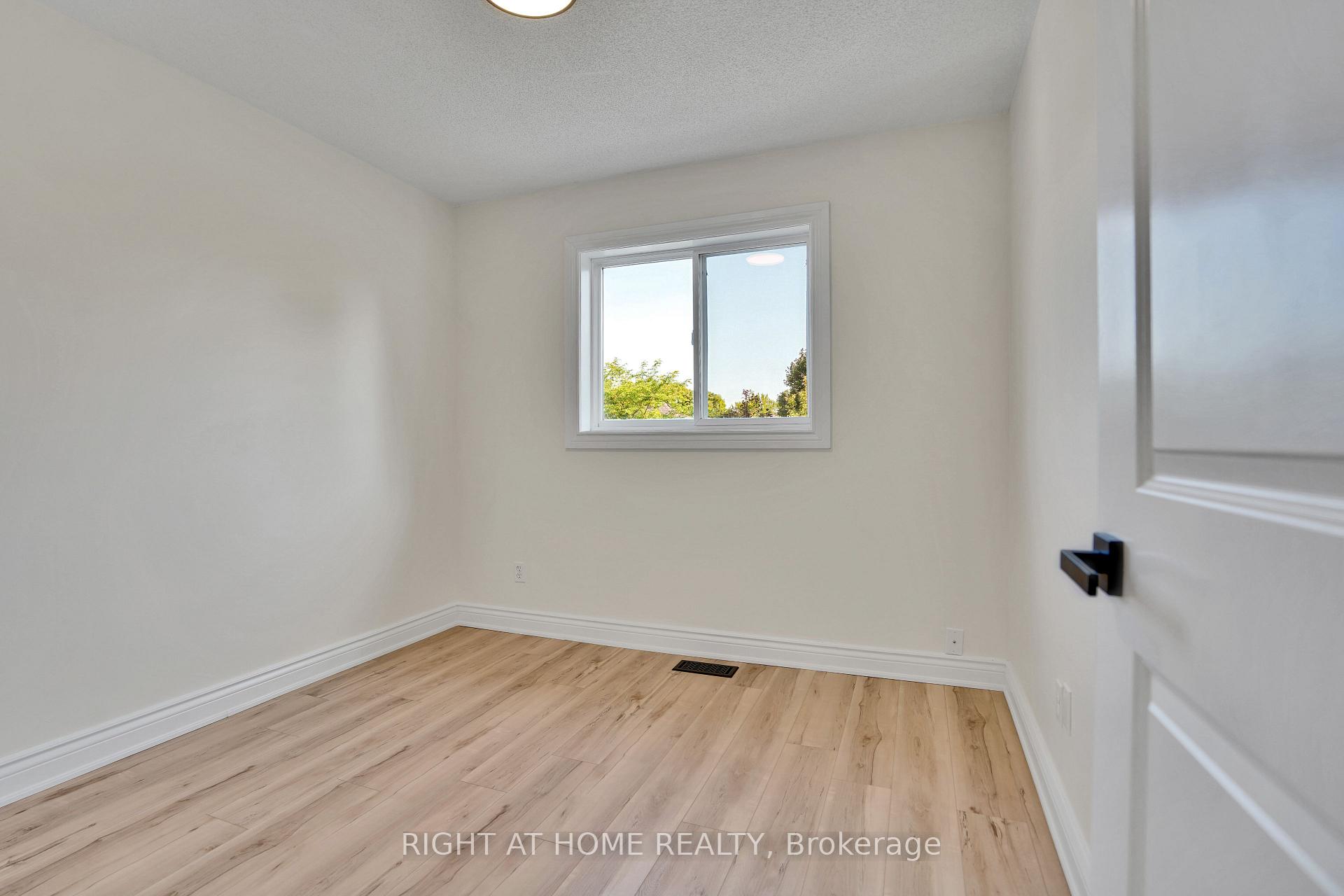 Photo 32 of 224 Hilltop Drive, North Dumfries, Ayr — HOMEH