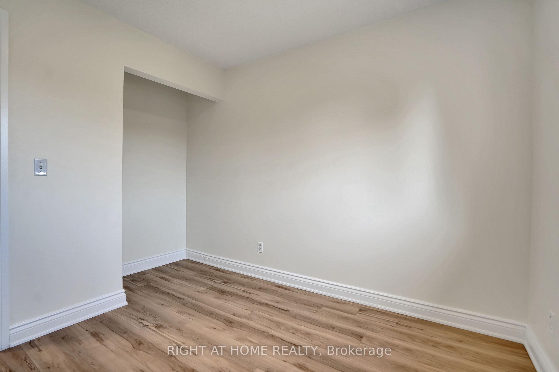 Photo 33 of 224 Hilltop Drive, North Dumfries, Ayr — HOMEH