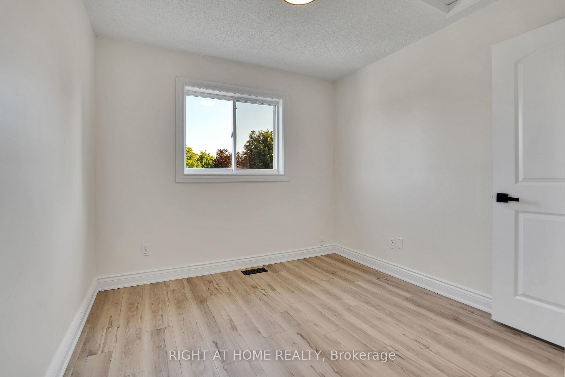 Photo 34 of 224 Hilltop Drive, North Dumfries, Ayr — HOMEH