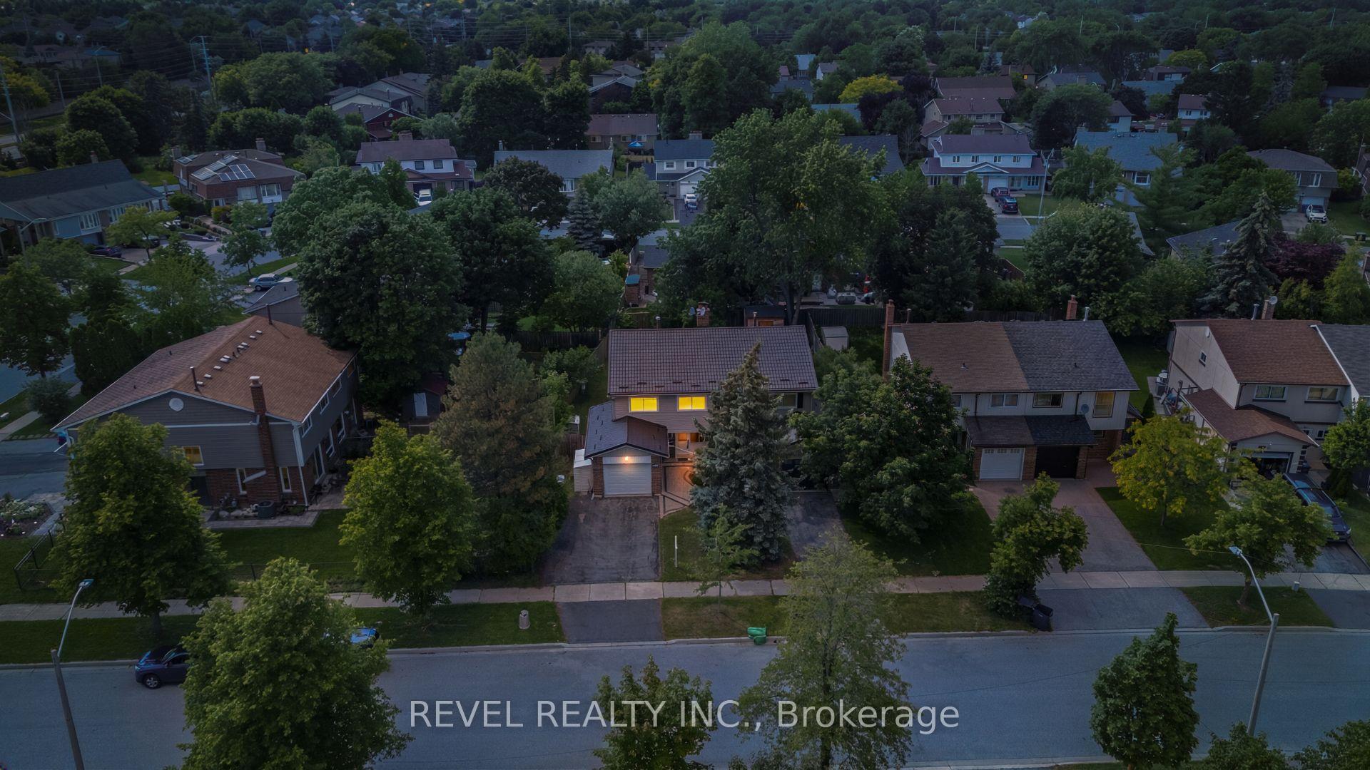 Photo 2 of 2996 Salerno Crescent, Mississauga, Meadowvale — HOMEH