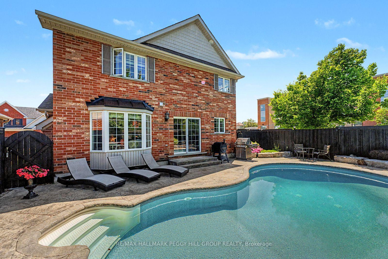 Photo 3 of 16 Blackbird Lane, Barrie, 400 West — HOMEH